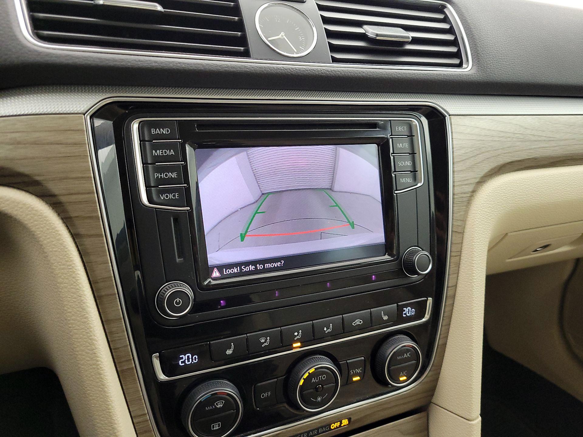 Thumbnail: 2016 Volkswagen Passat - 14