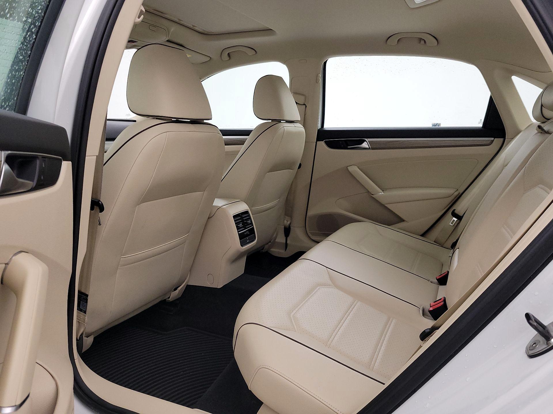 Thumbnail: 2016 Volkswagen Passat - 20