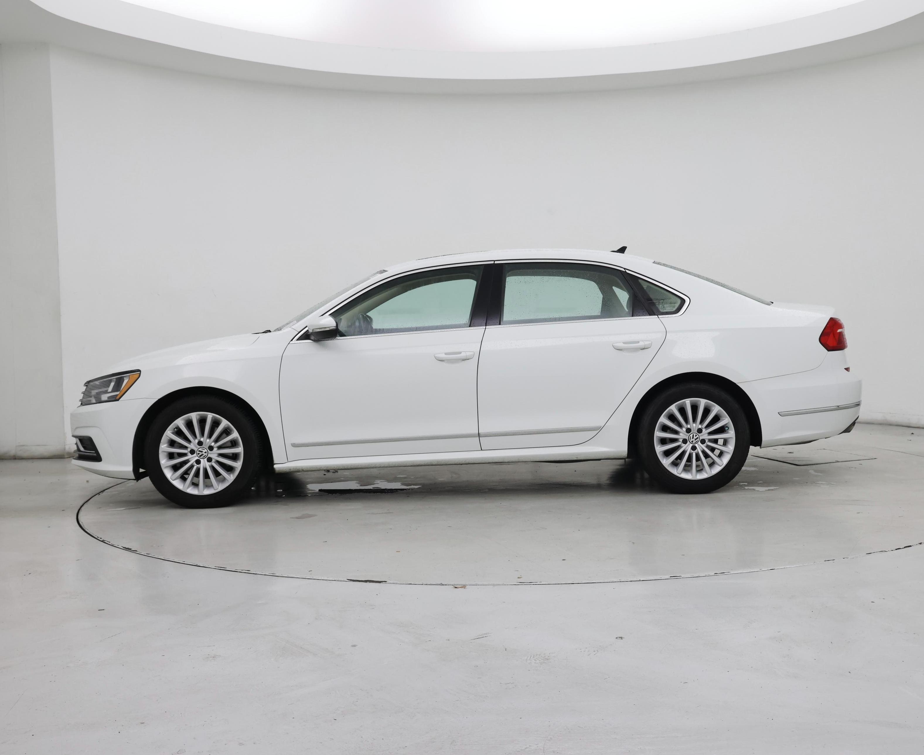 Thumbnail: 2016 Volkswagen Passat - 3