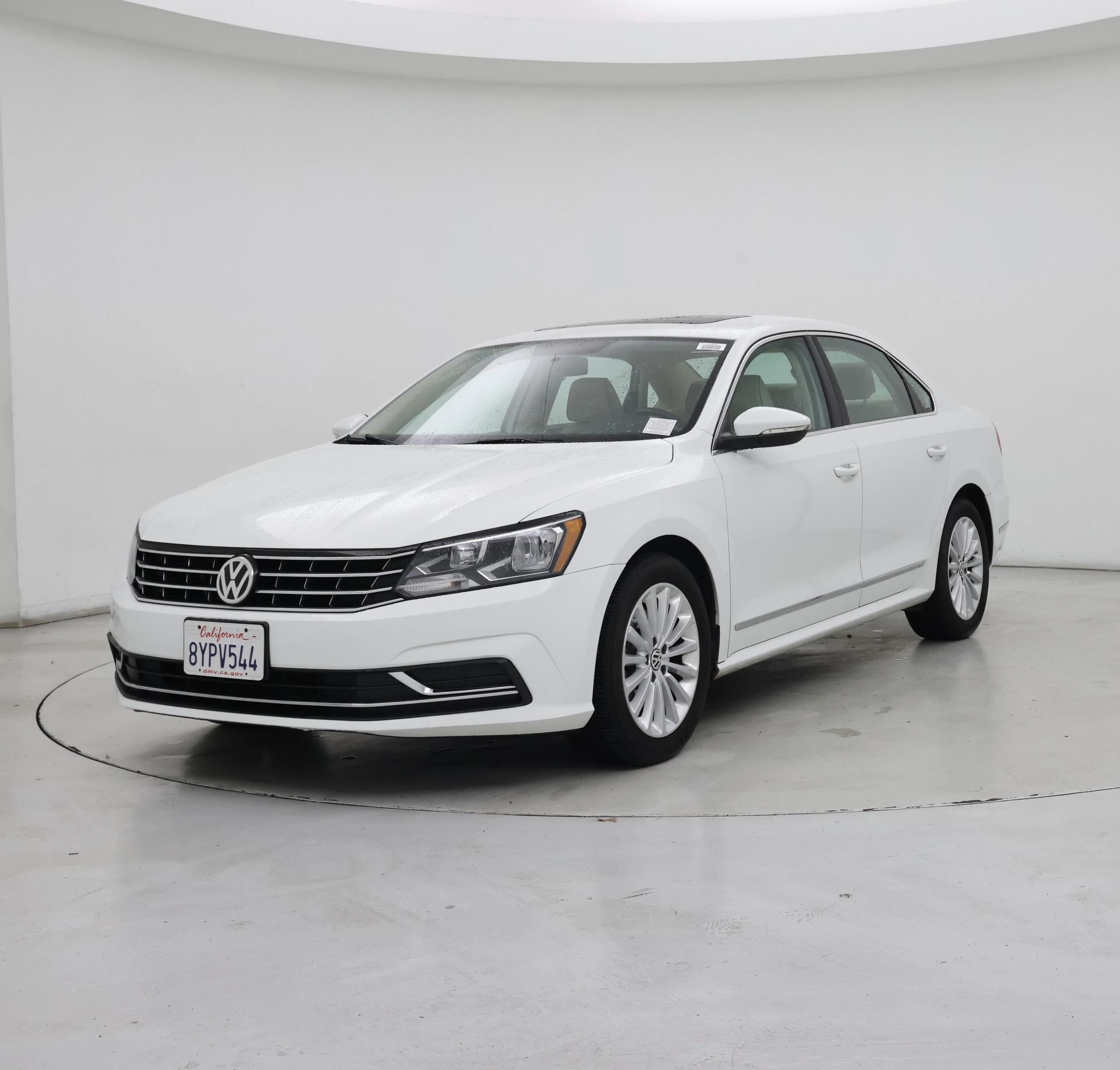 Thumbnail: 2016 Volkswagen Passat - 4