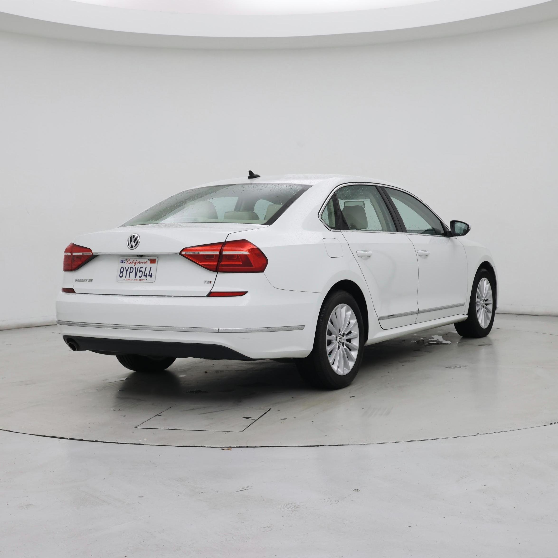 Thumbnail: 2016 Volkswagen Passat - 8