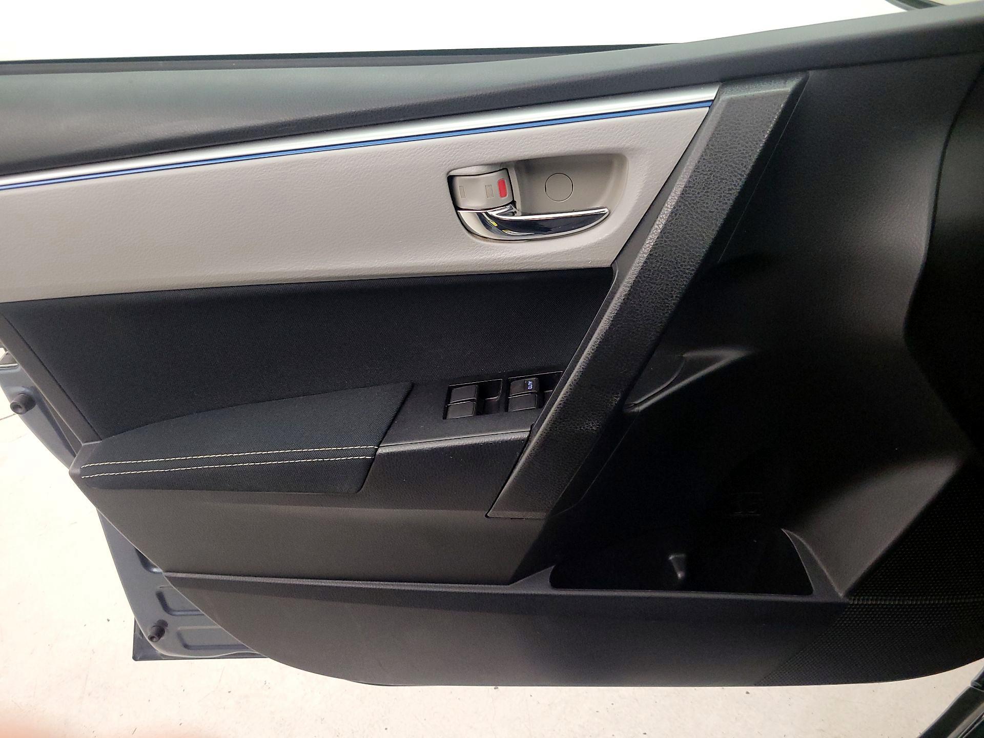 Thumbnail: 2015 Toyota Corolla - 12