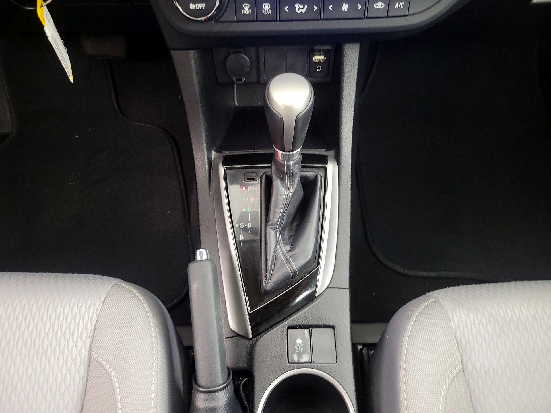 Thumbnail: 2015 Toyota Corolla - 17