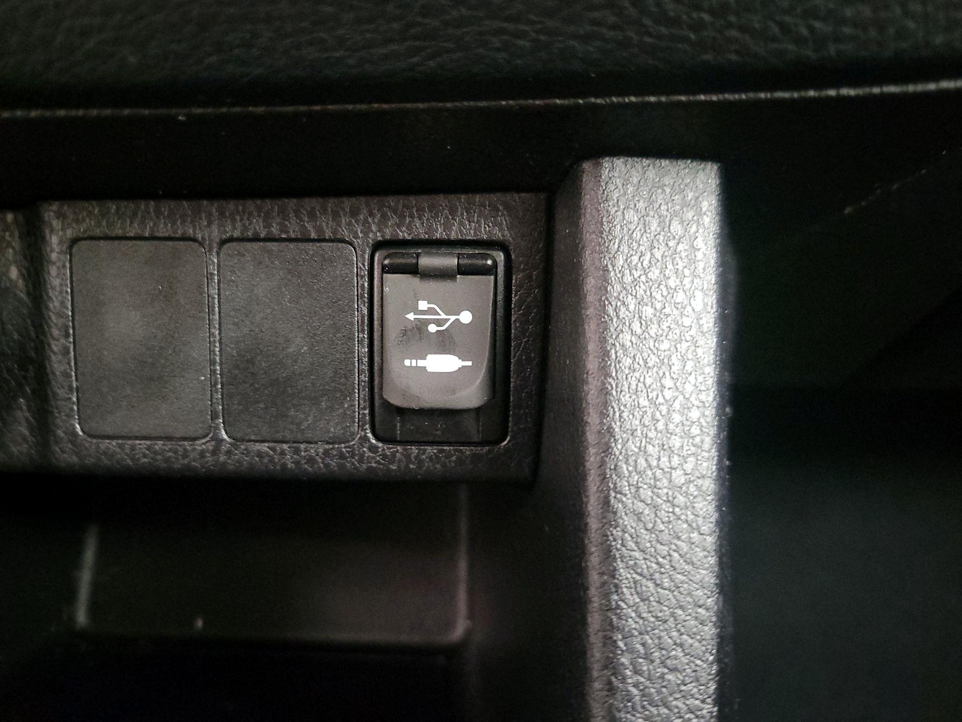 Thumbnail: 2015 Toyota Corolla - 18