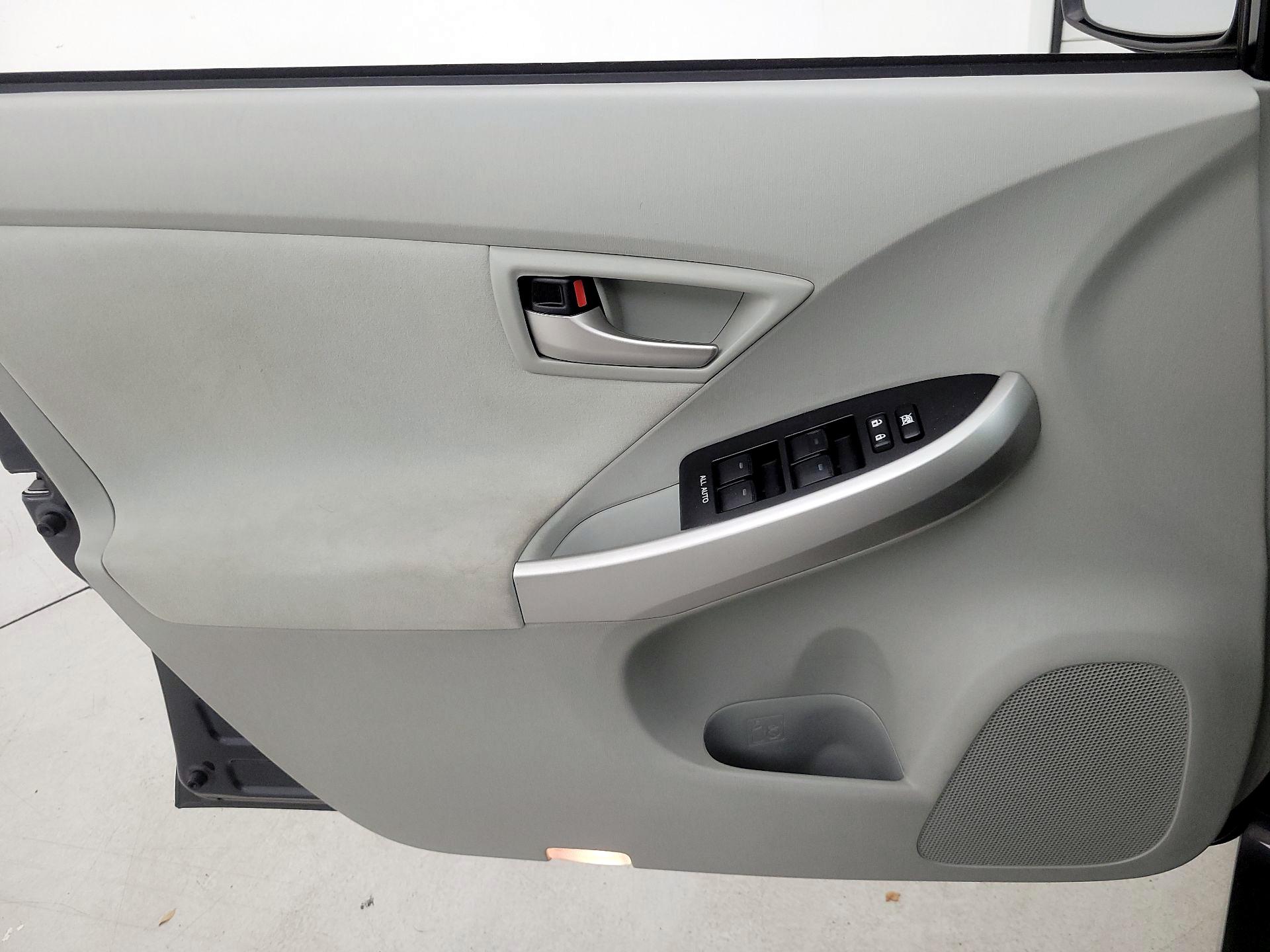 Thumbnail: 2015 Toyota Prius - 12