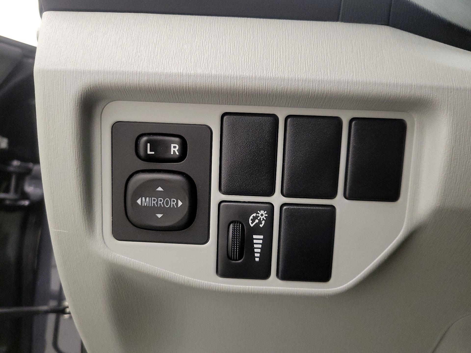 Thumbnail: 2015 Toyota Prius - 13