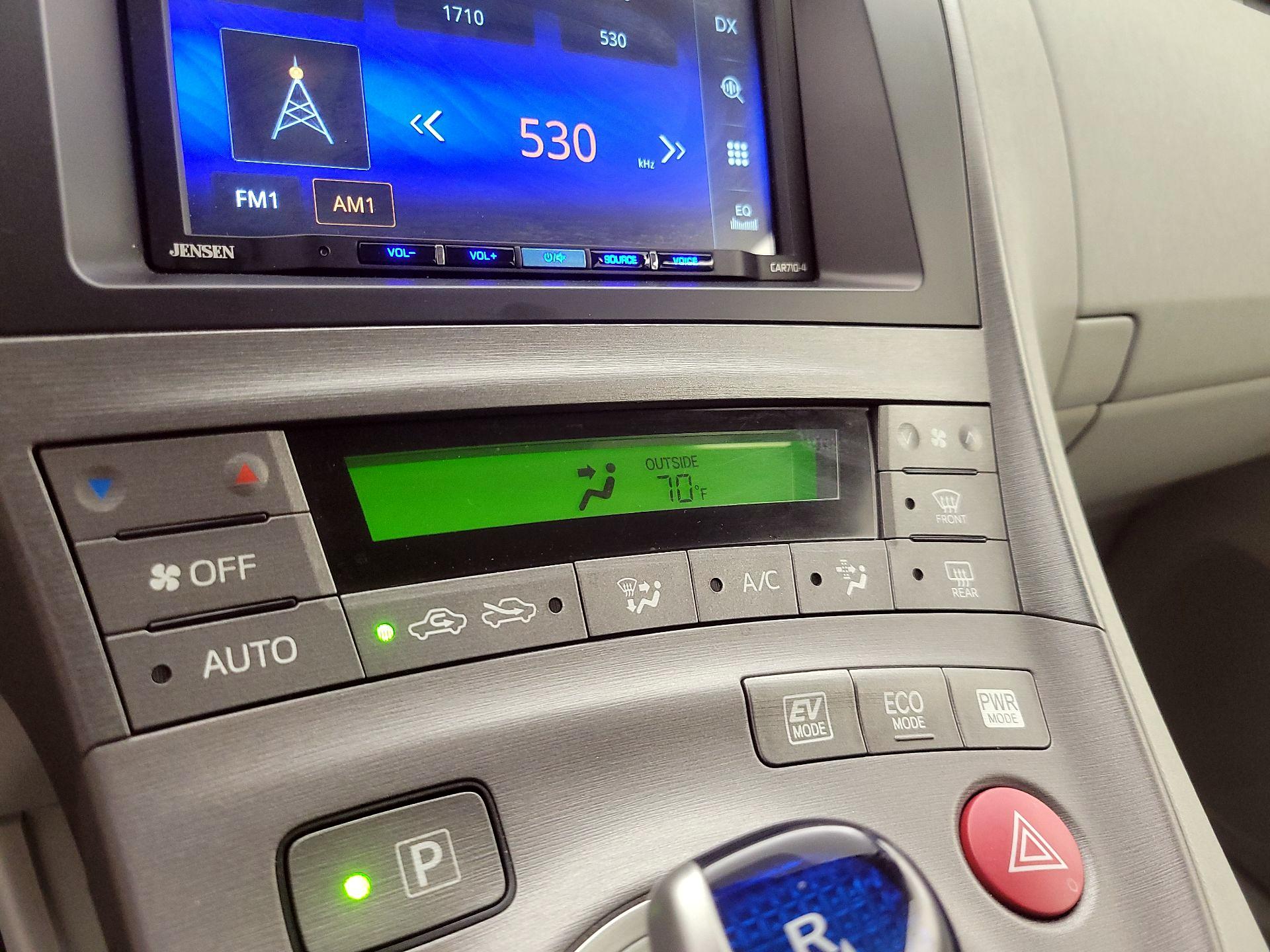 Thumbnail: 2015 Toyota Prius - 16