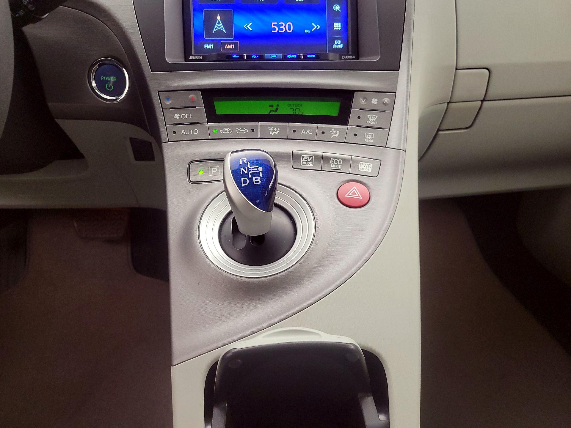 Thumbnail: 2015 Toyota Prius - 17