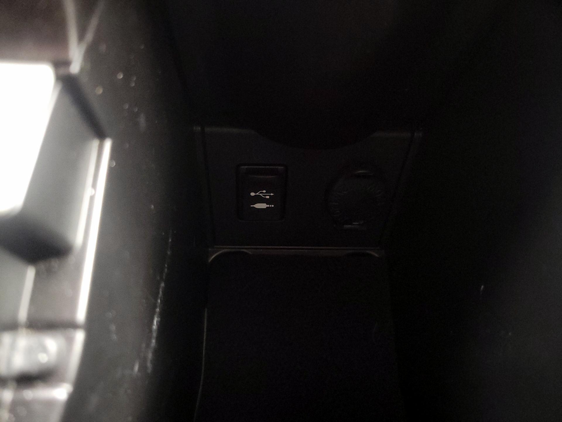 Thumbnail: 2015 Toyota Prius - 18