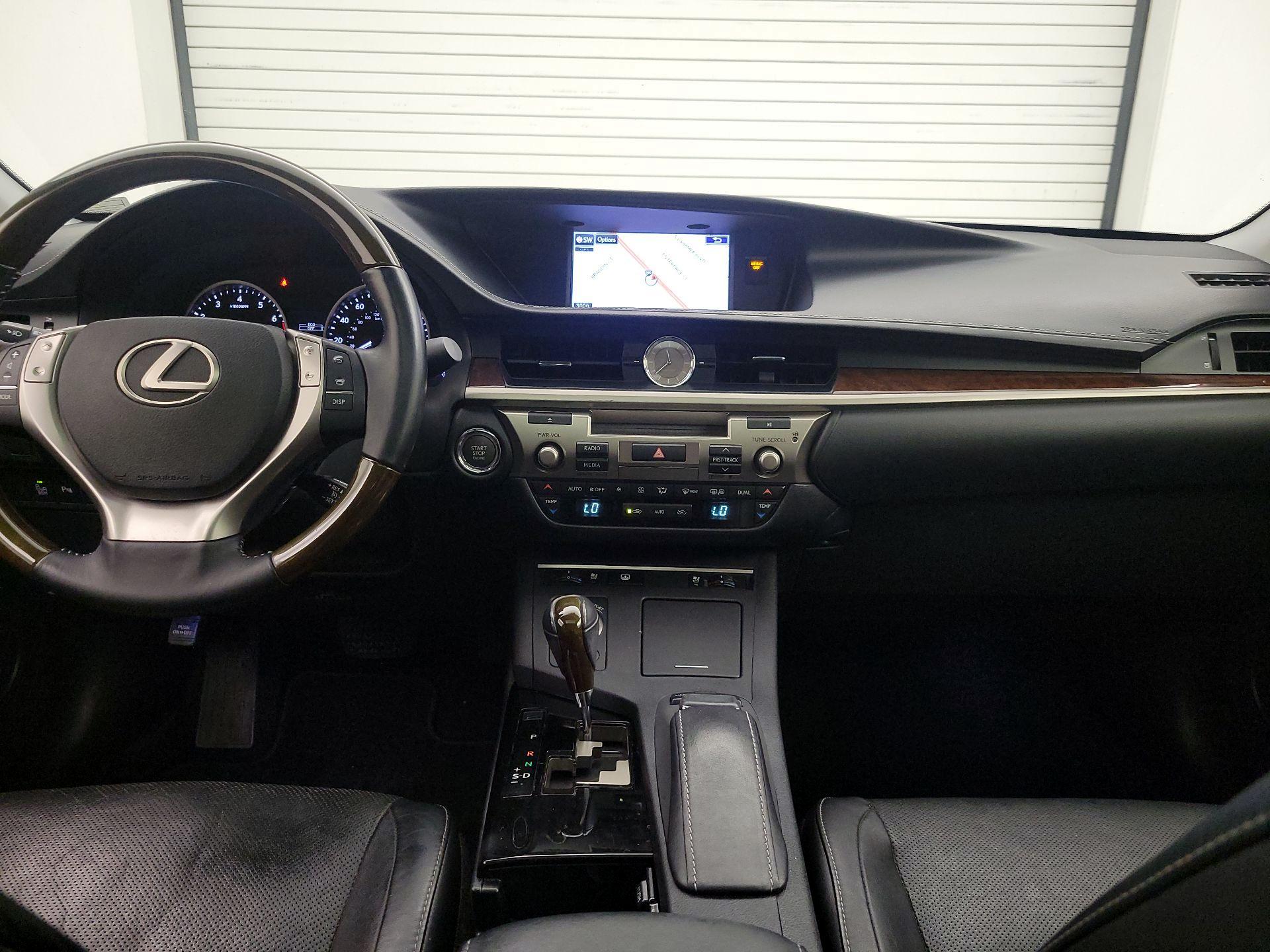 Thumbnail: 2015 Lexus ES - 9