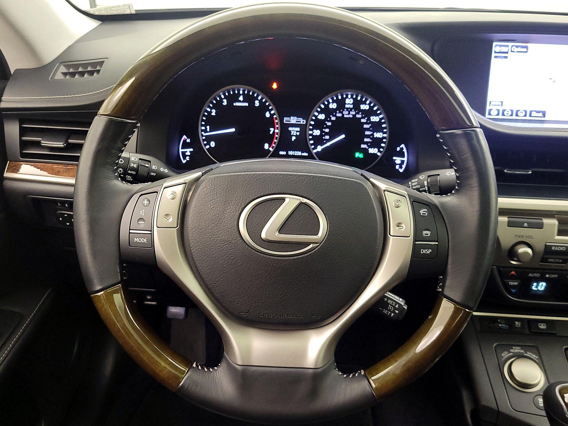 Thumbnail: 2015 Lexus ES - 10