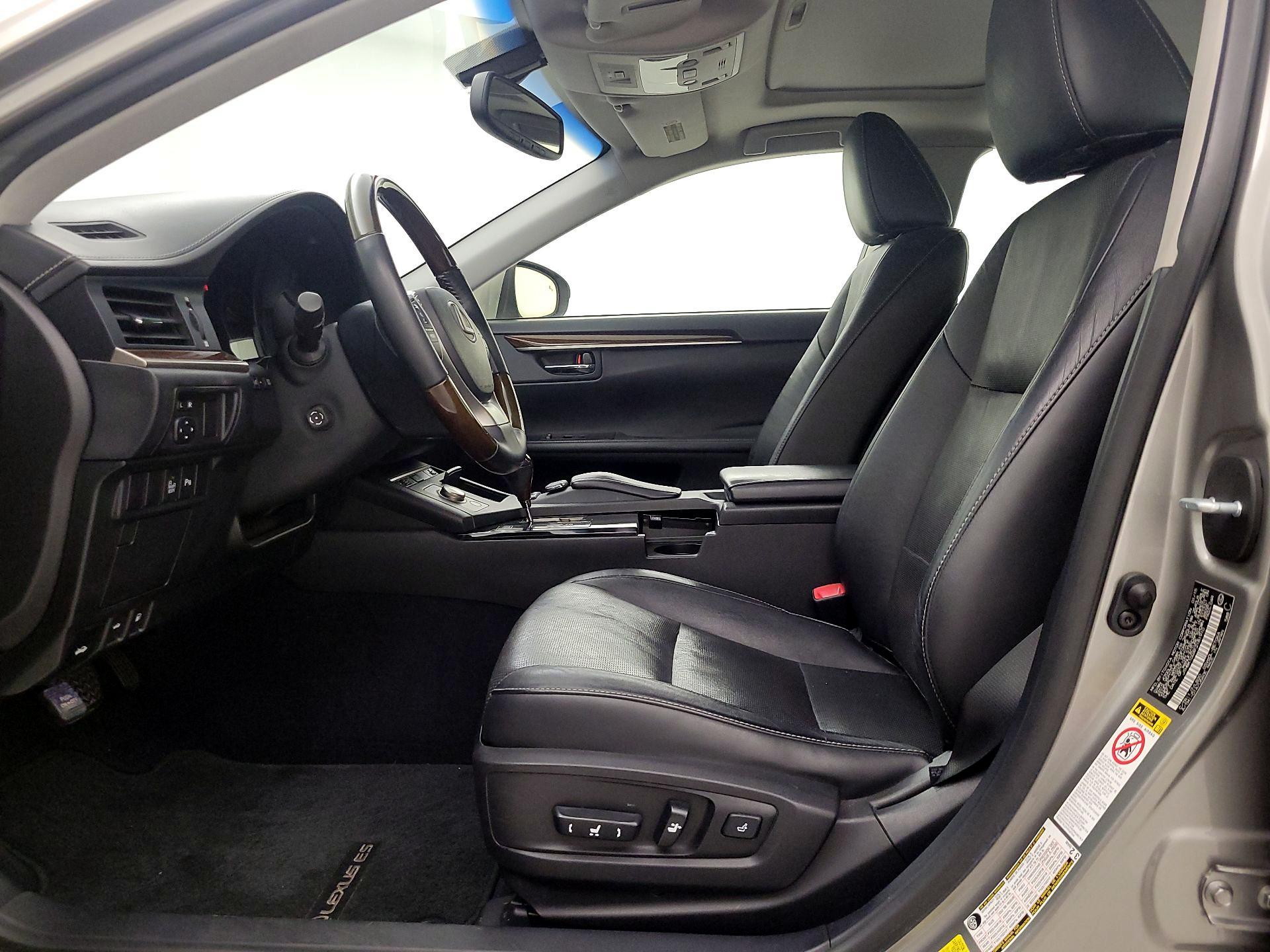 Thumbnail: 2015 Lexus ES - 11