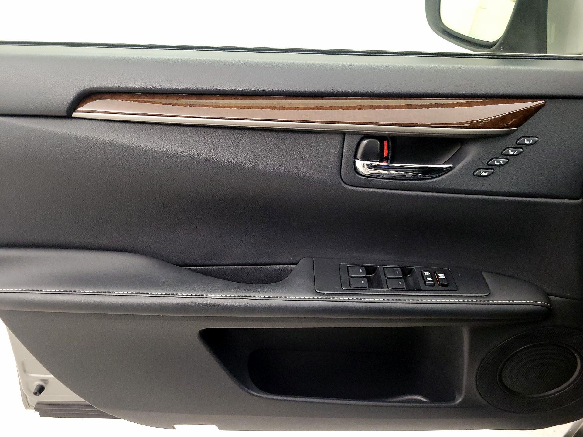 Thumbnail: 2015 Lexus ES - 12