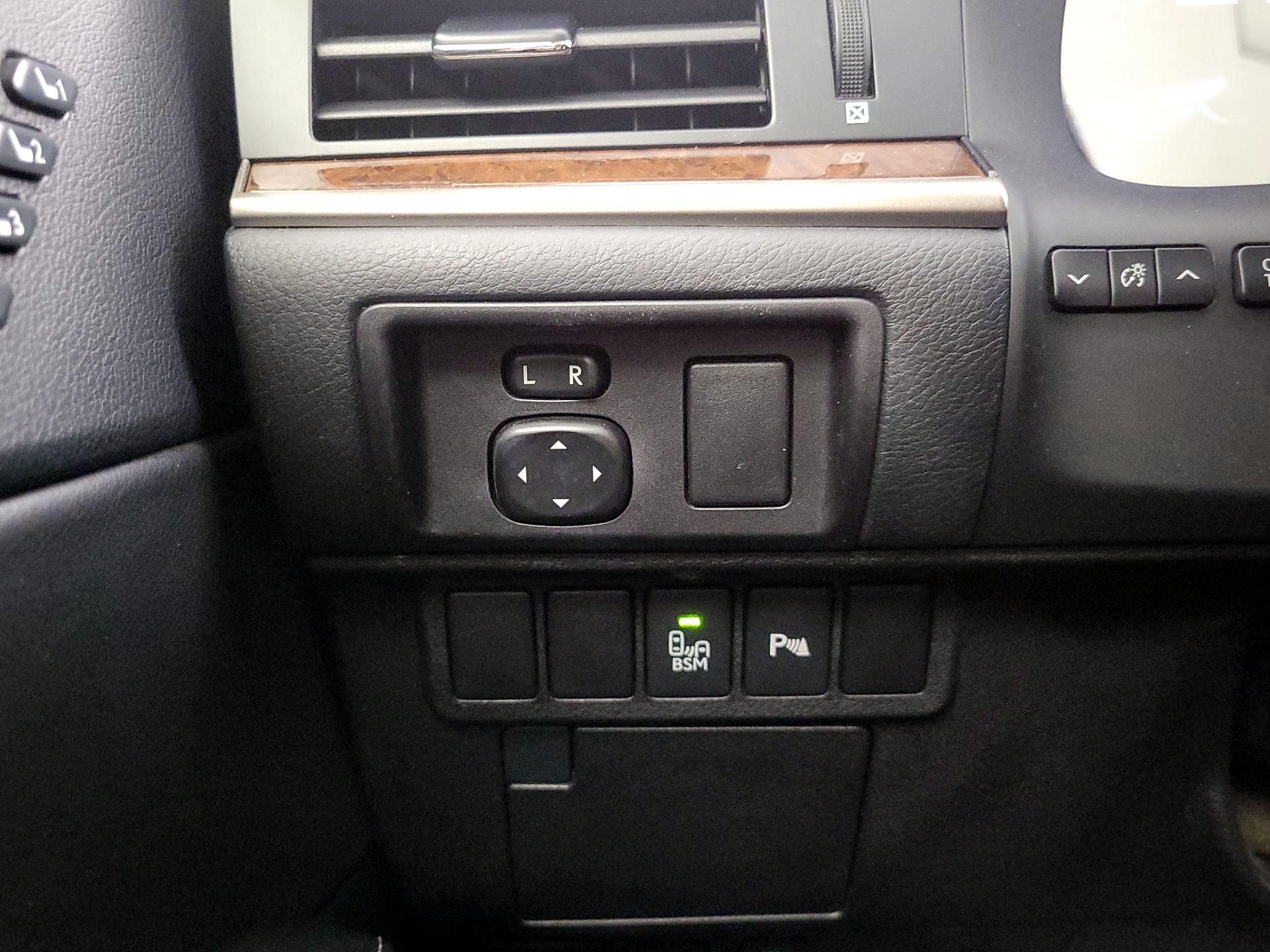 Thumbnail: 2015 Lexus ES - 13