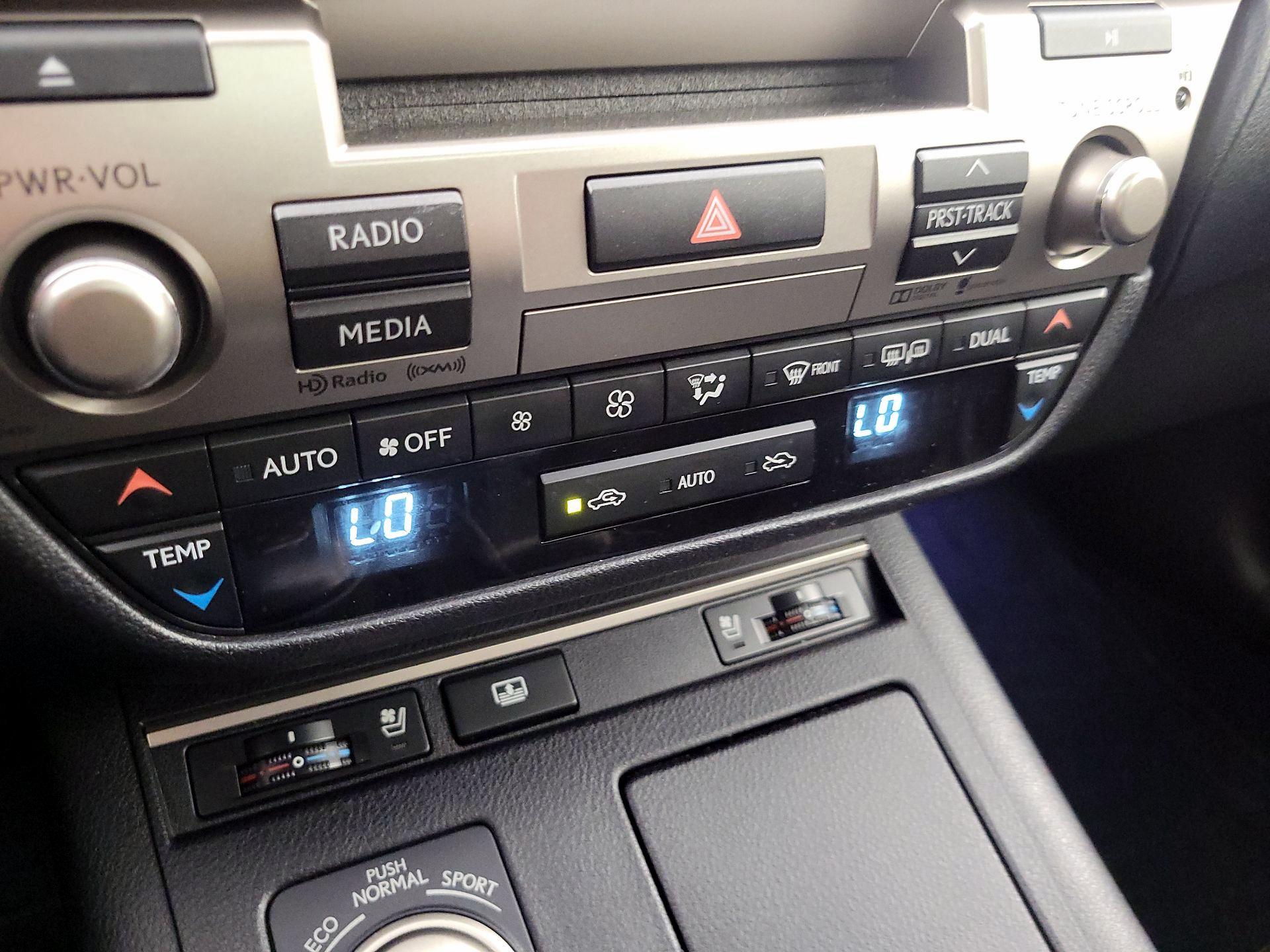 Thumbnail: 2015 Lexus ES - 16