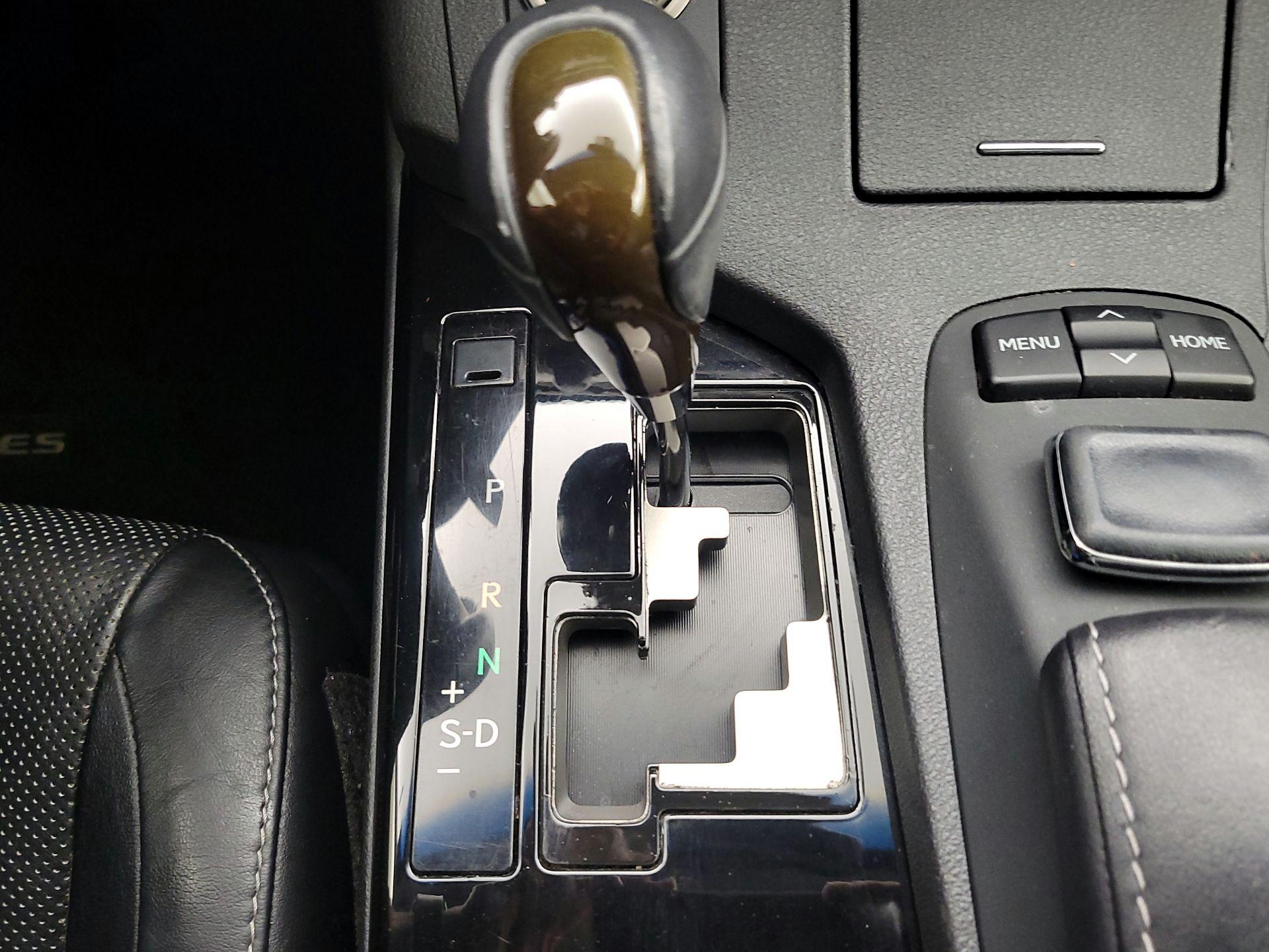 Thumbnail: 2015 Lexus ES - 17