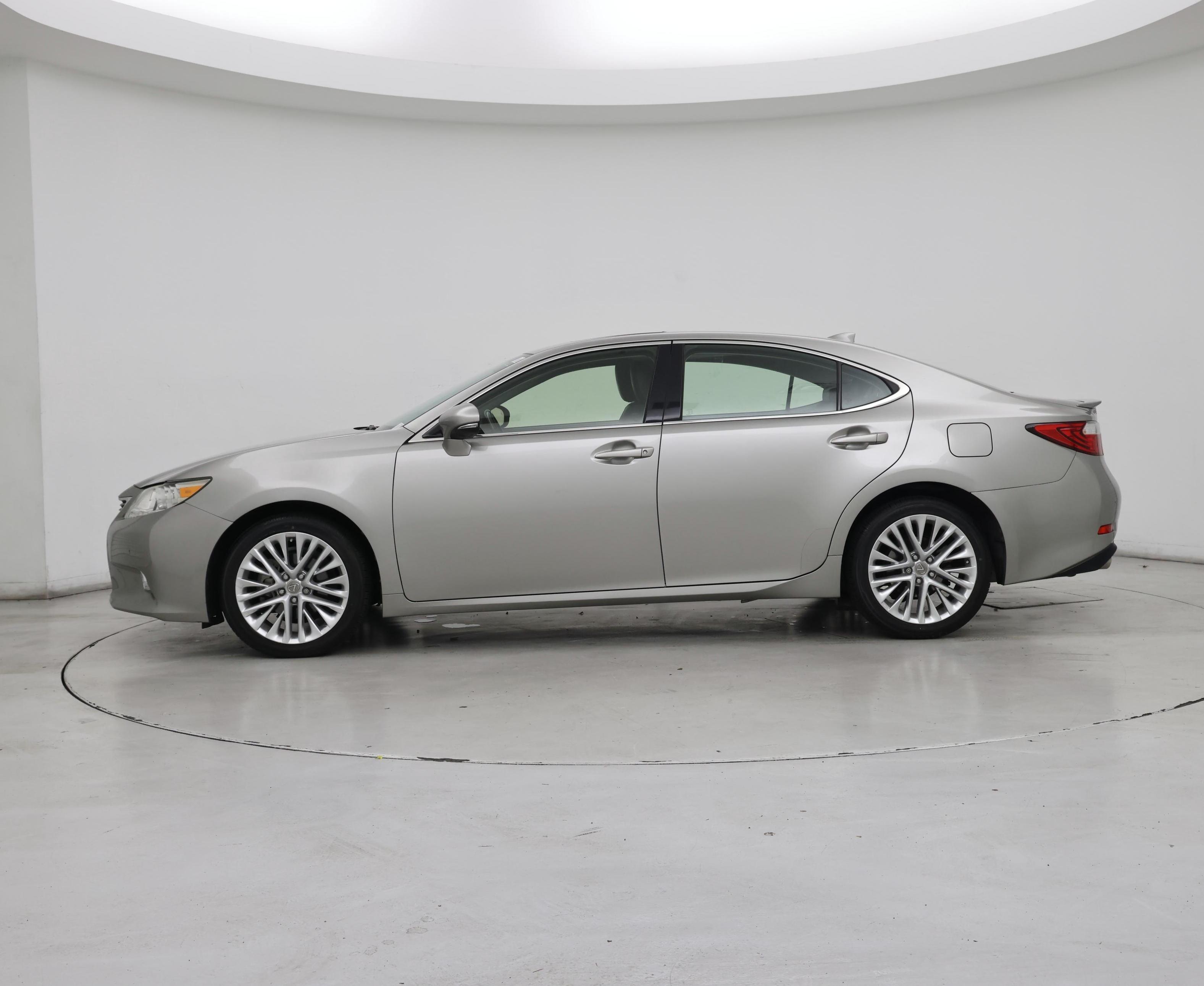 Thumbnail: 2015 Lexus ES - 3