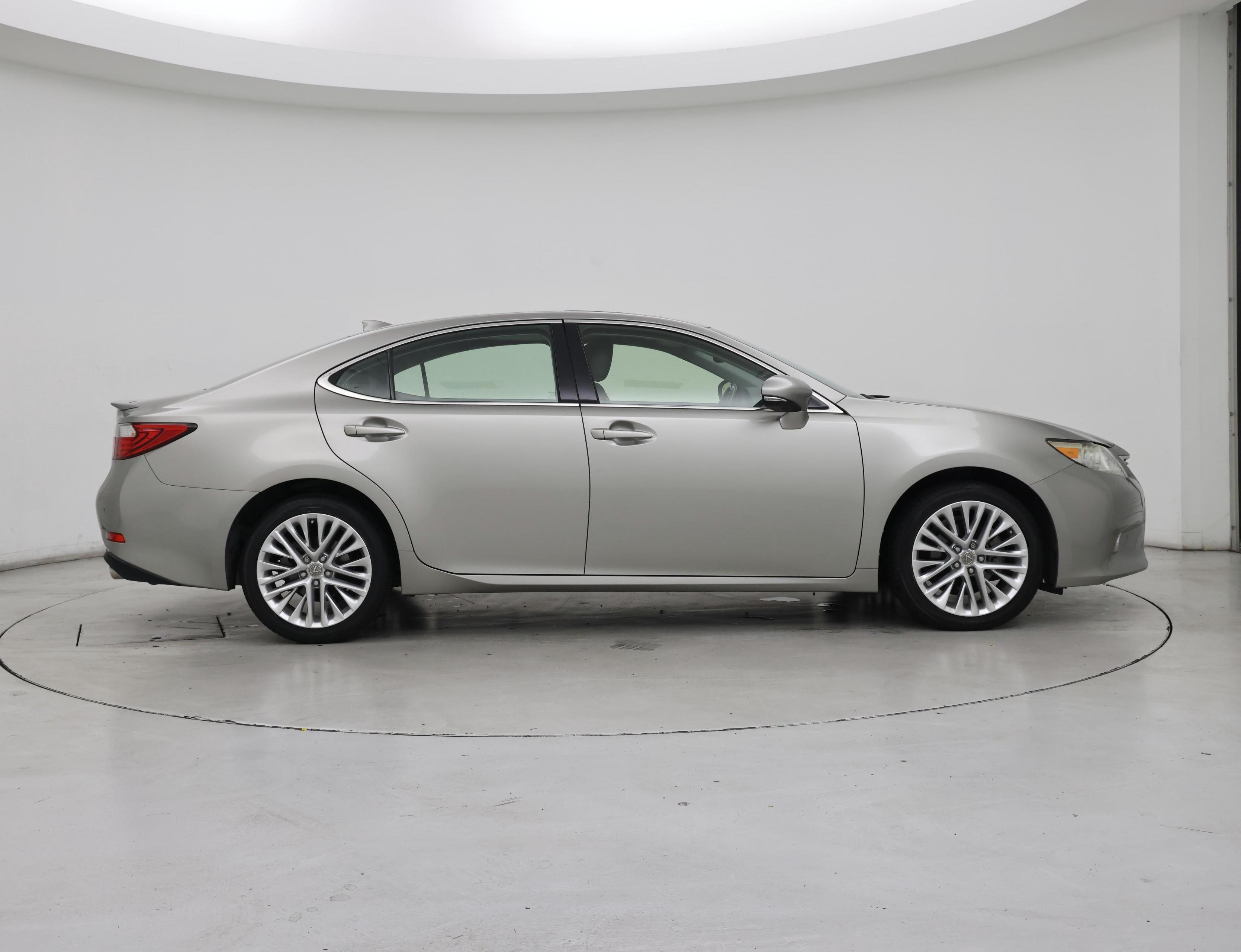 Thumbnail: 2015 Lexus ES - 7