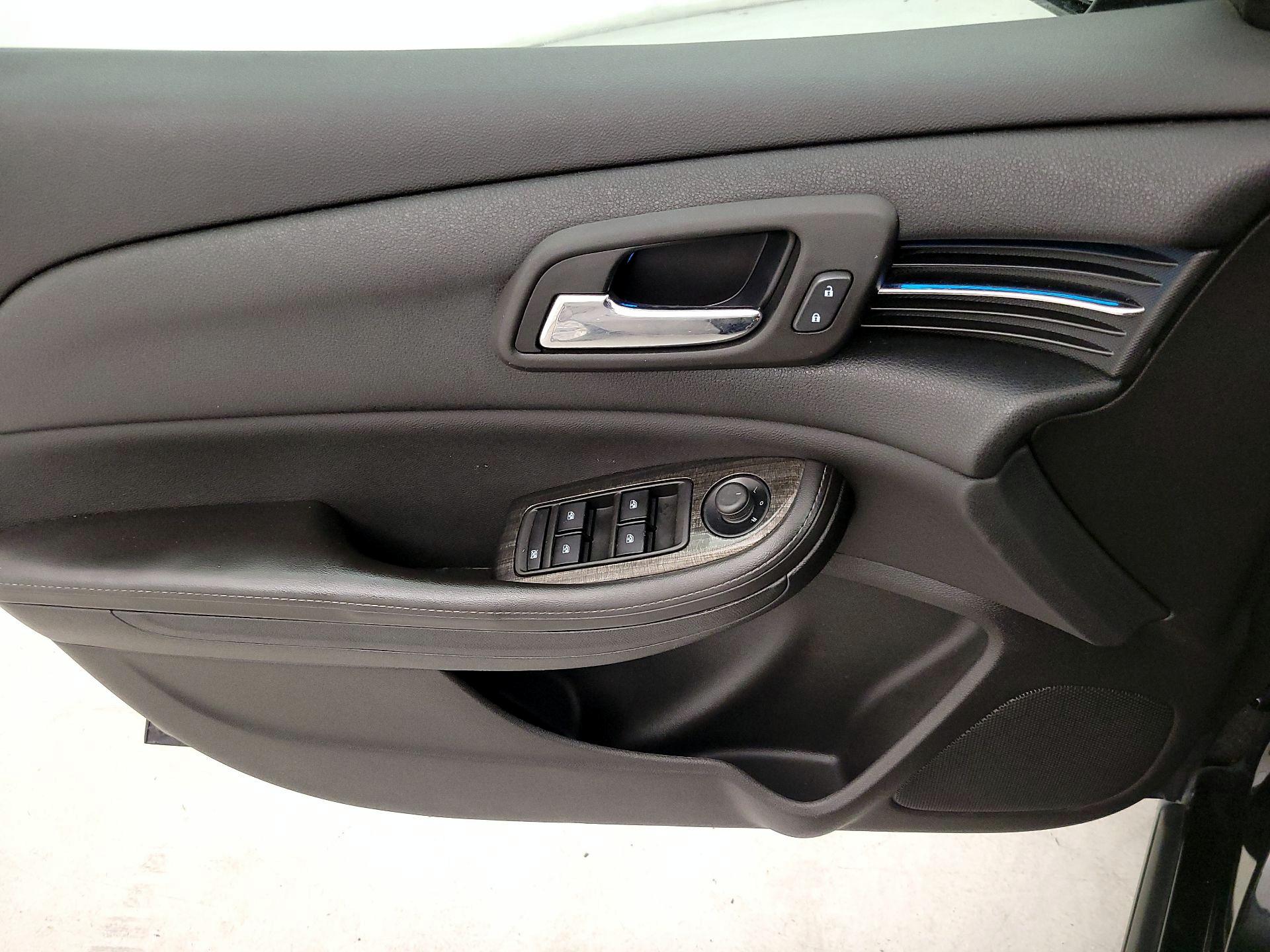 Thumbnail: 2015 Chevrolet Malibu - 12