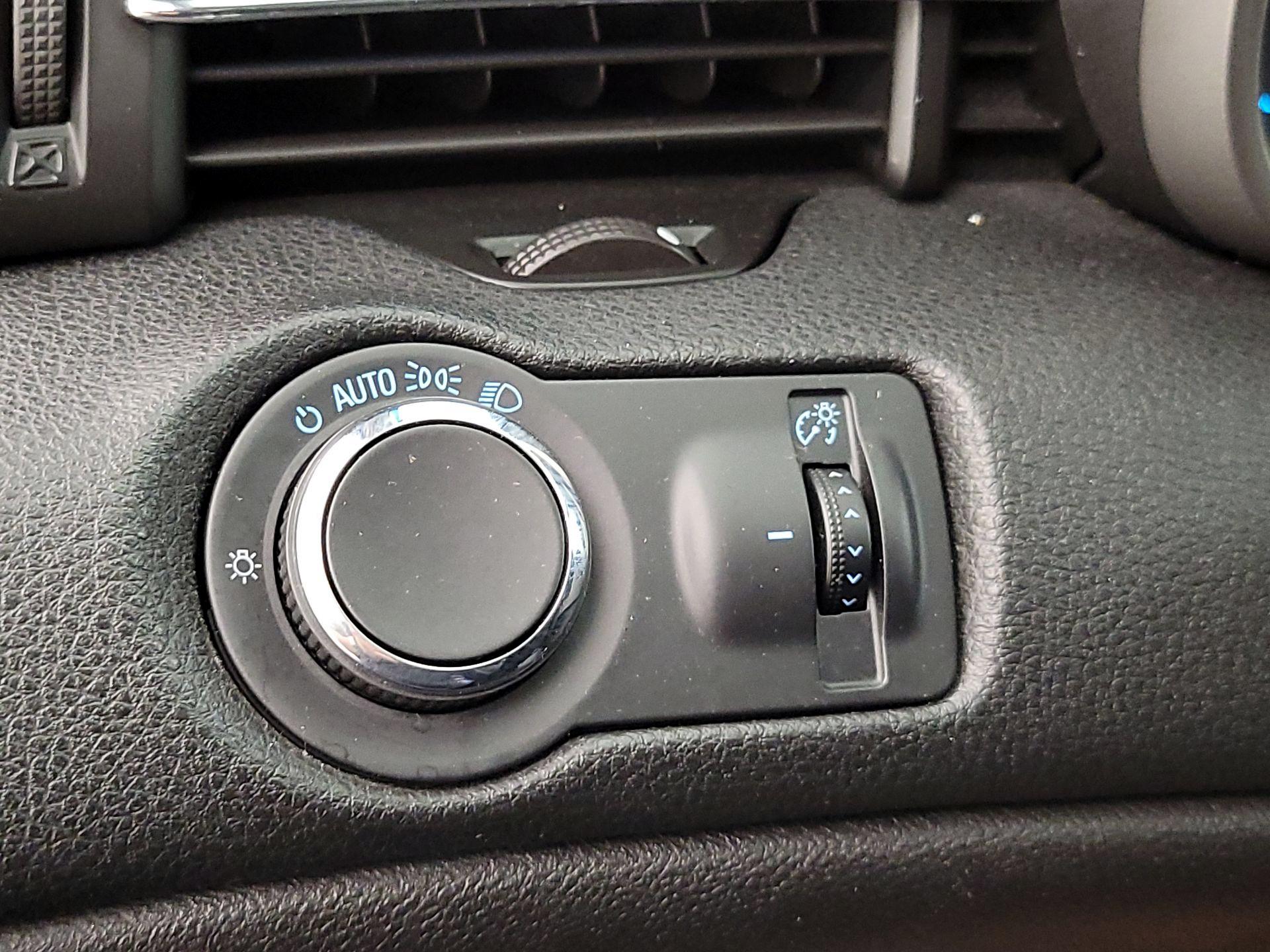 Thumbnail: 2015 Chevrolet Malibu - 13