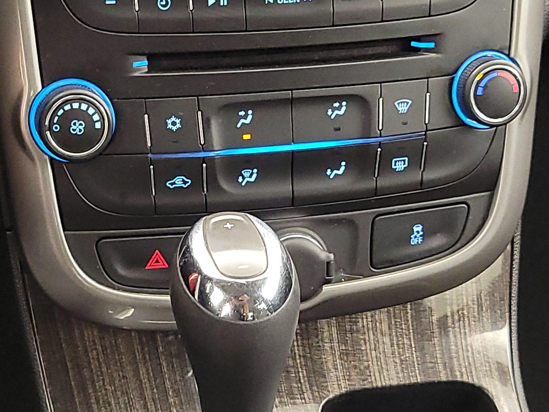 Thumbnail: 2015 Chevrolet Malibu - 16