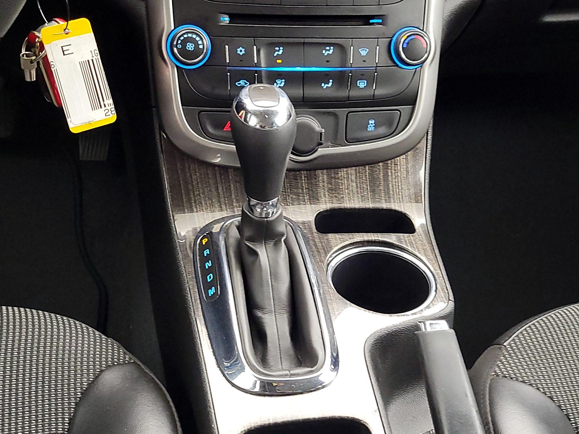 Thumbnail: 2015 Chevrolet Malibu - 17