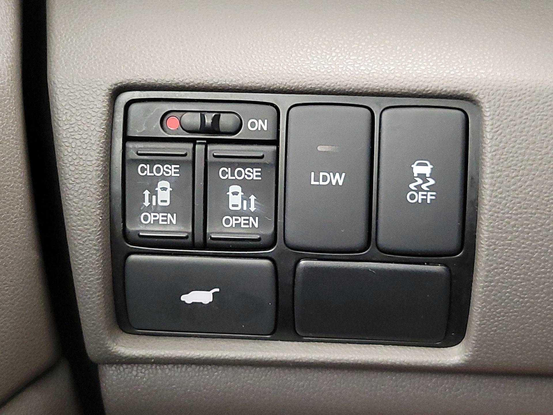 Thumbnail: 2016 Honda Odyssey - 13