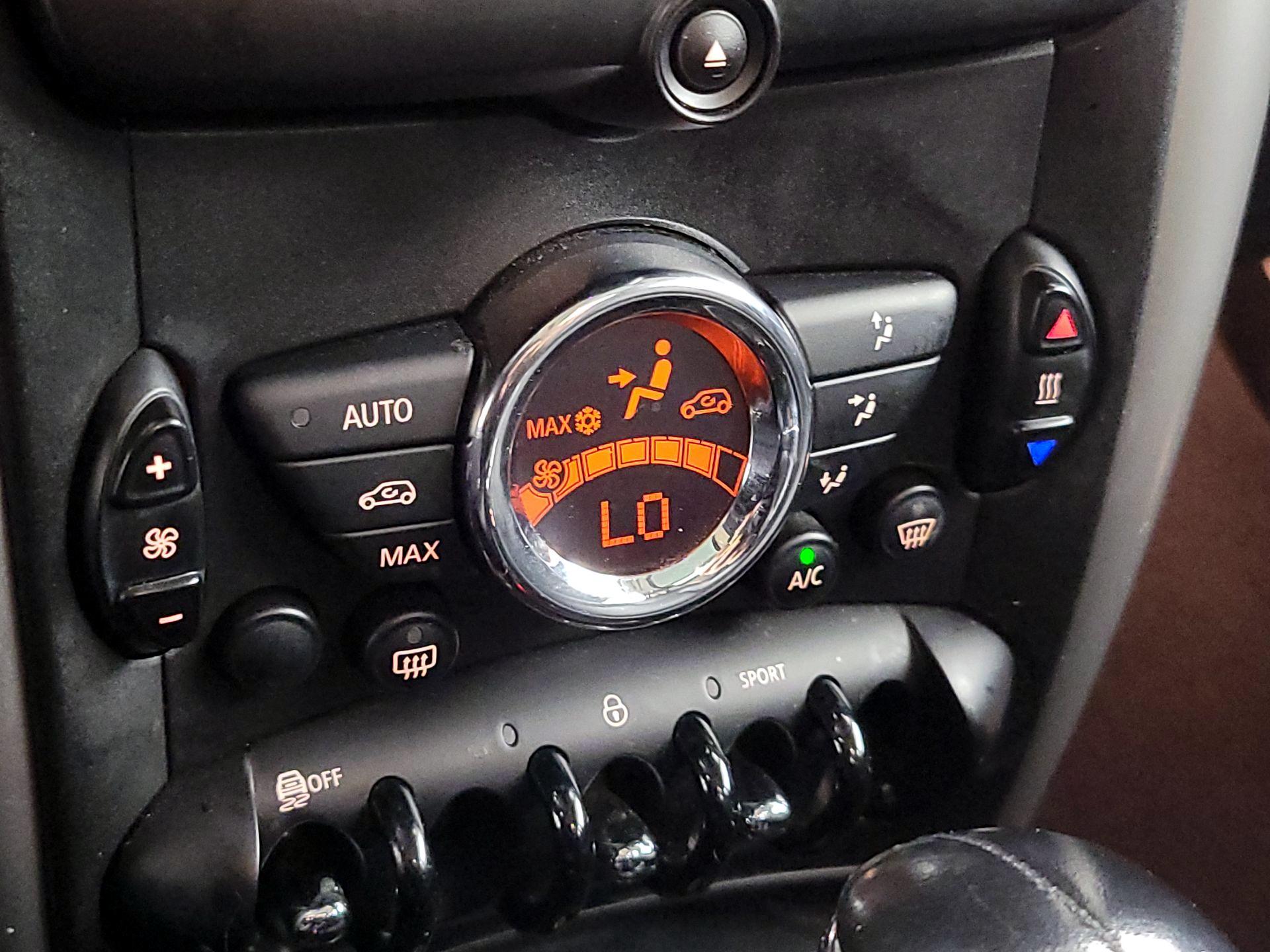 Thumbnail: 2015 MINI Cooper Countryman - 14