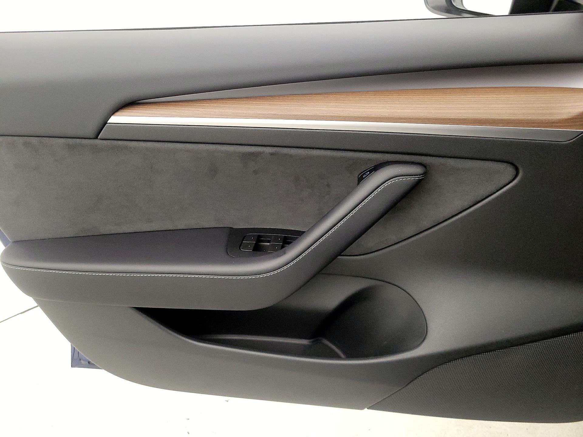 Thumbnail: 2023 Tesla Model 3 - 12