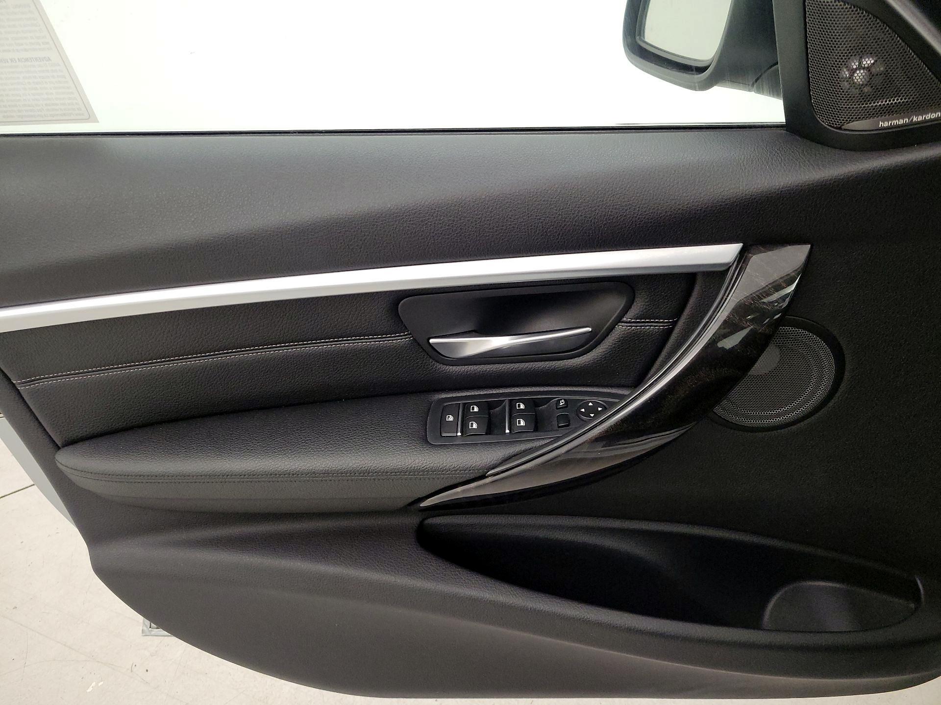 Thumbnail: 2016 BMW 3 Series - 12