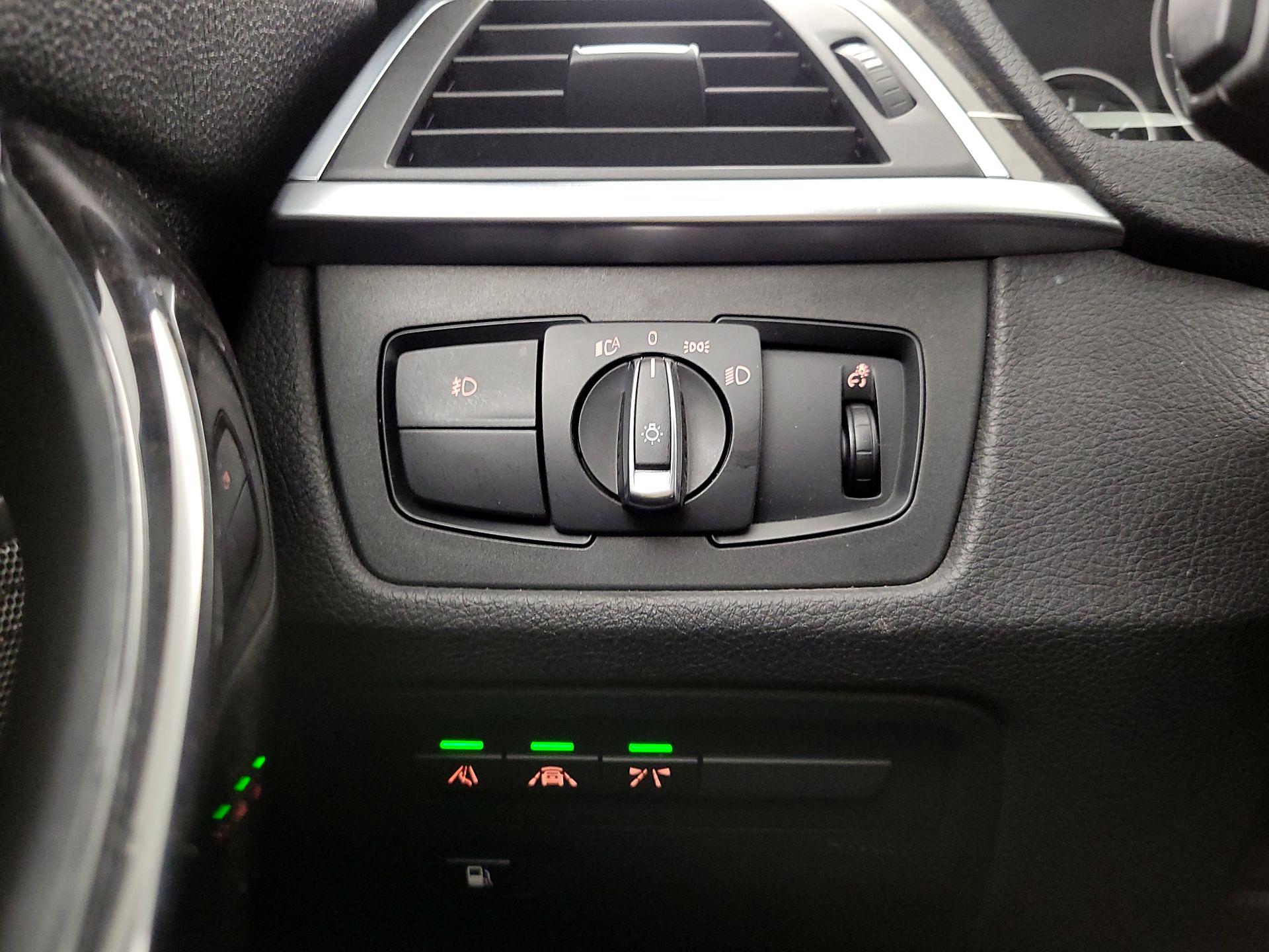 Thumbnail: 2016 BMW 3 Series - 13