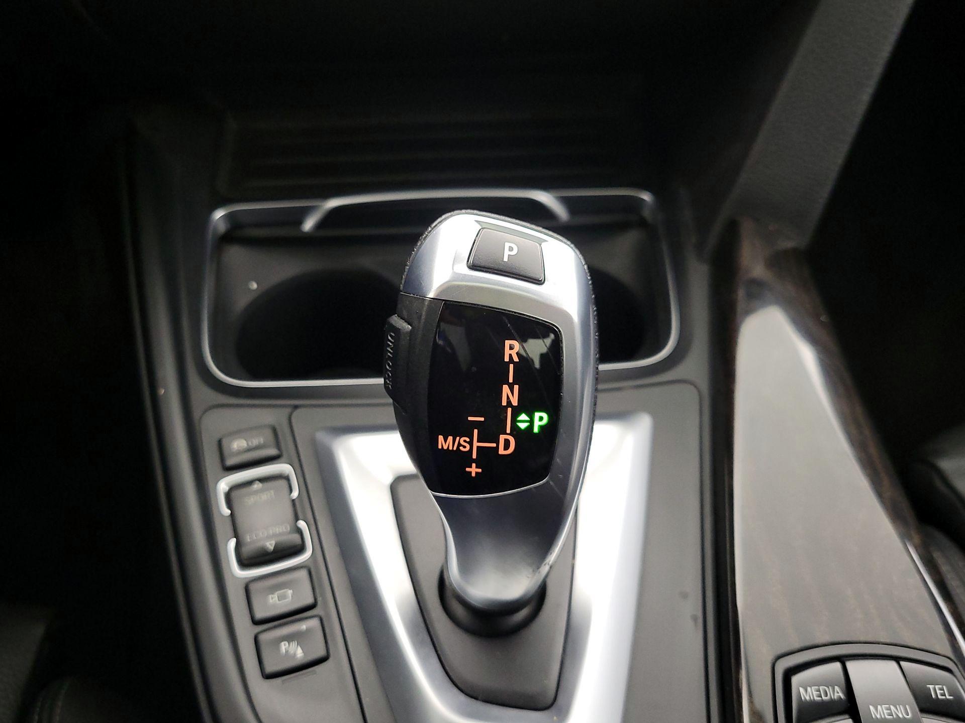 Thumbnail: 2016 BMW 3 Series - 18