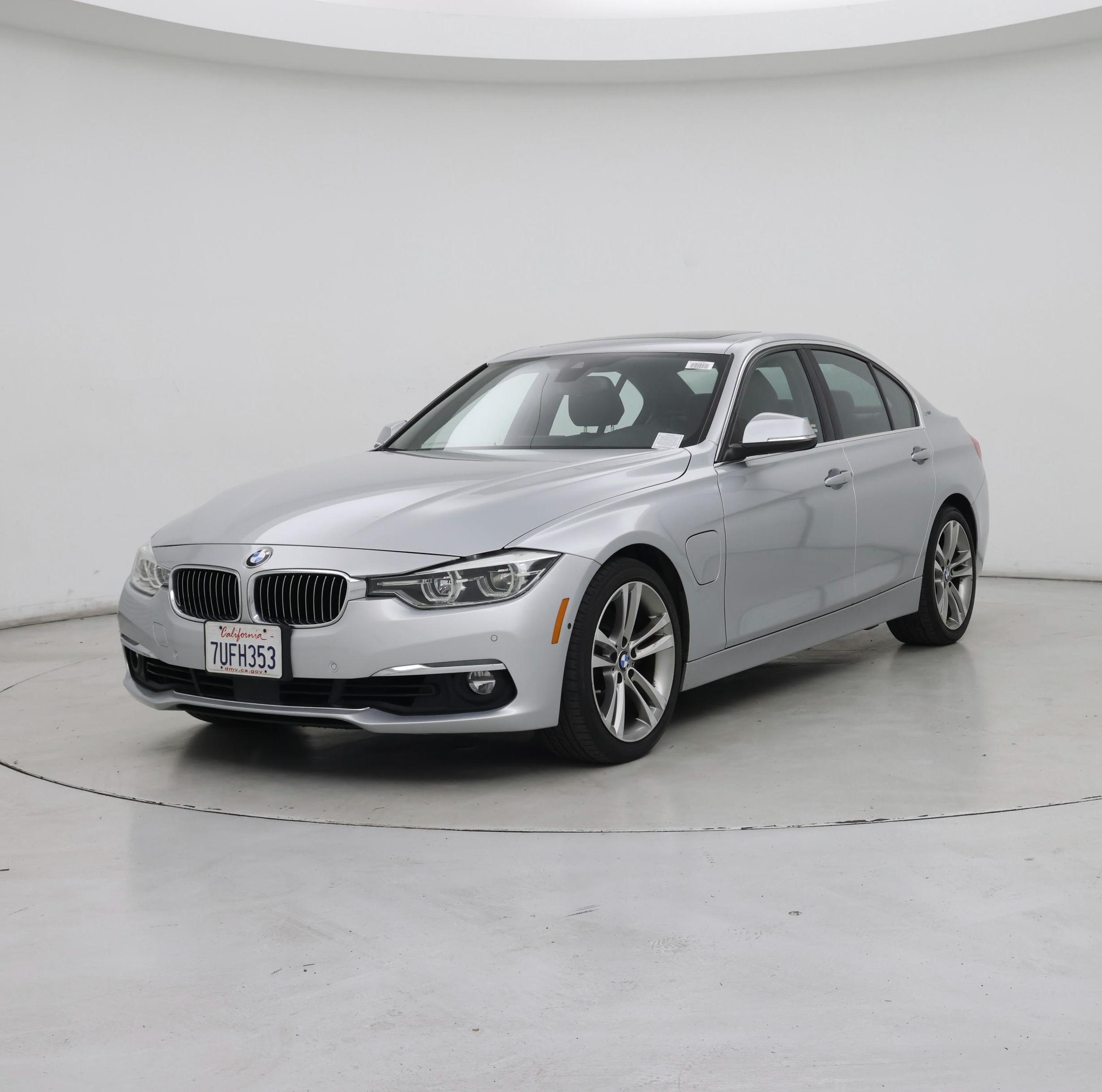Thumbnail: 2016 BMW 3 Series - 4