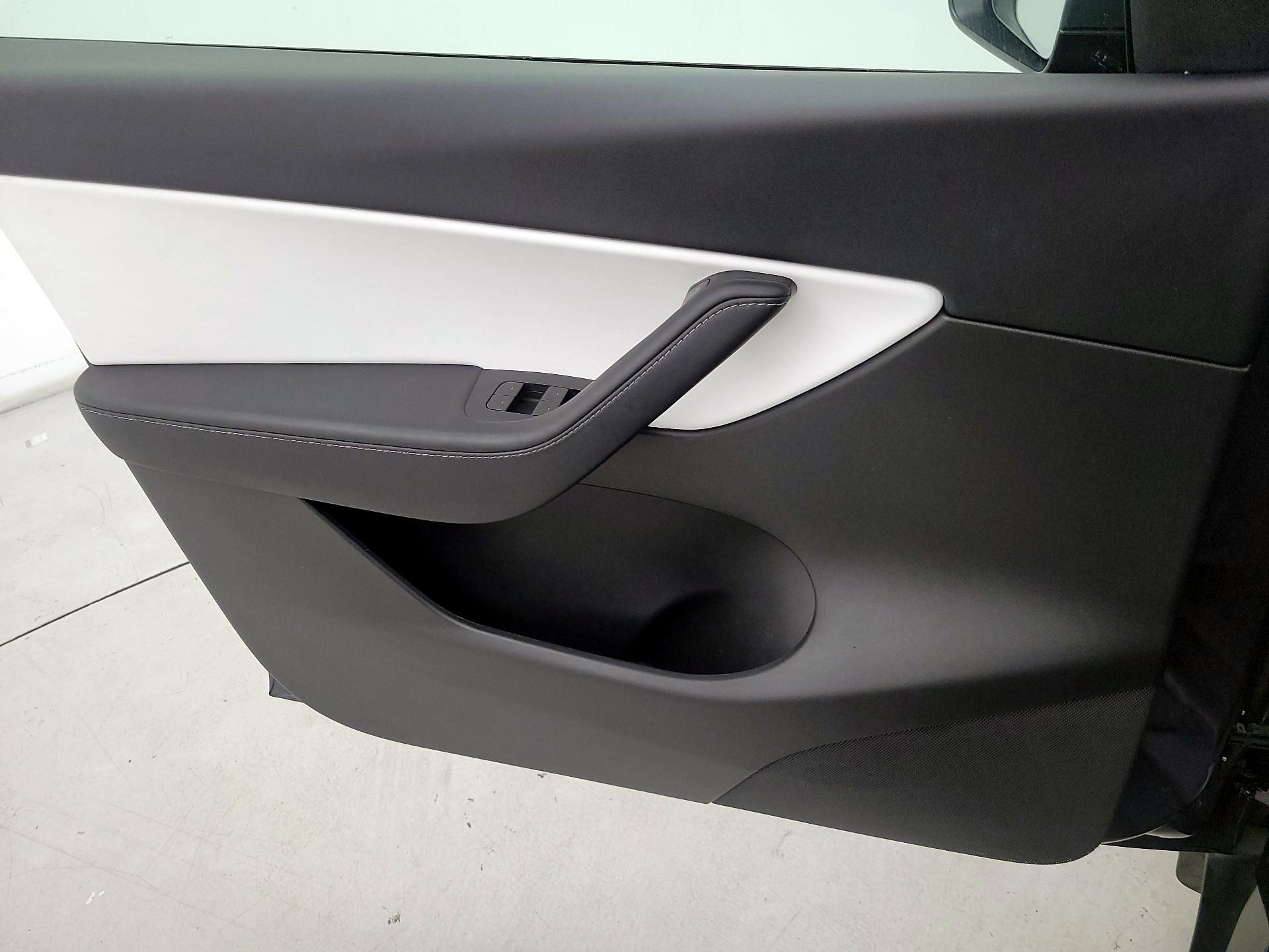 Thumbnail: 2022 Tesla Model Y - 12