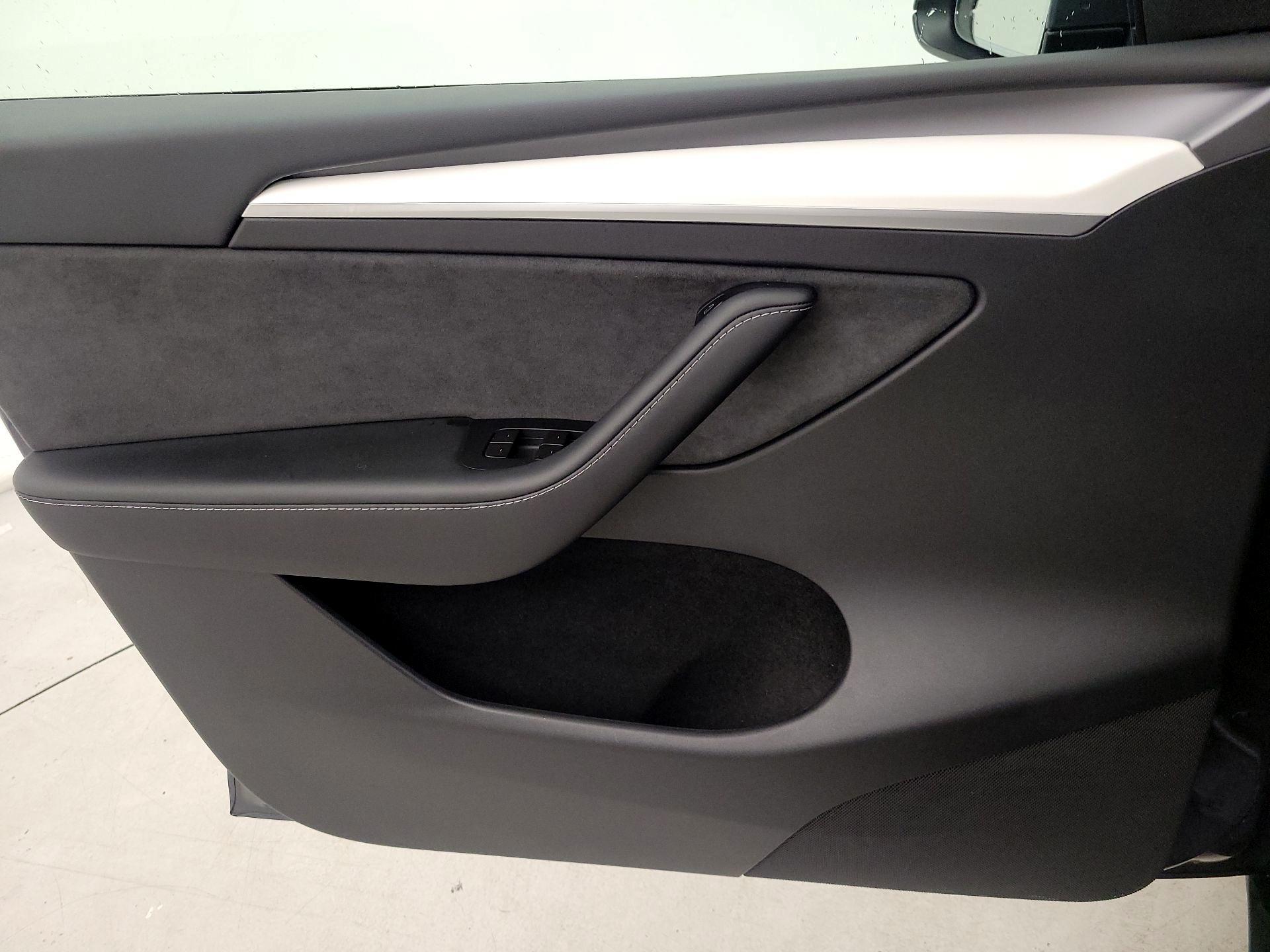 Thumbnail: 2023 Tesla Model Y - 12