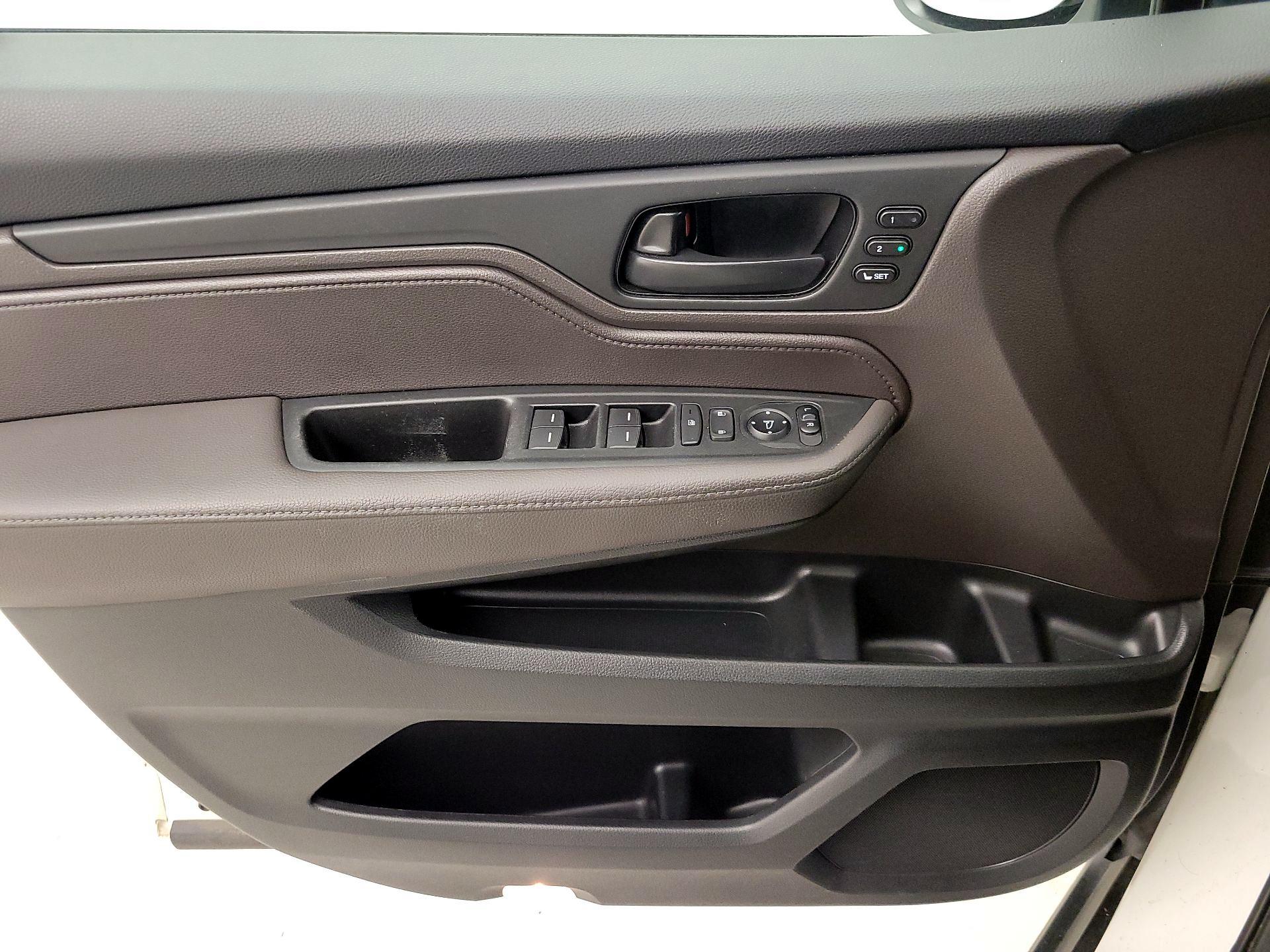 Thumbnail: 2018 Honda Odyssey - 12