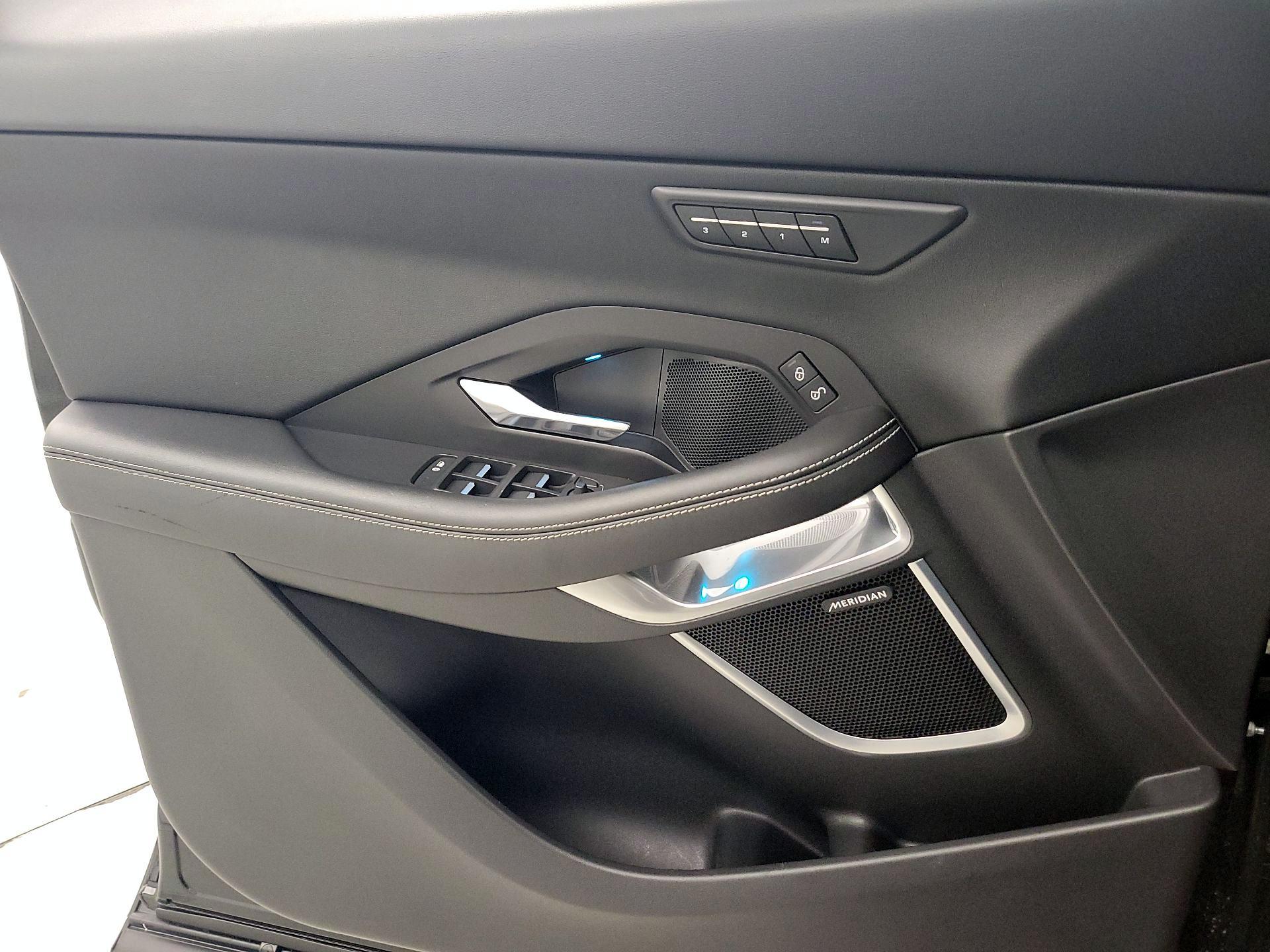 Thumbnail: 2020 Jaguar E-Pace - 12