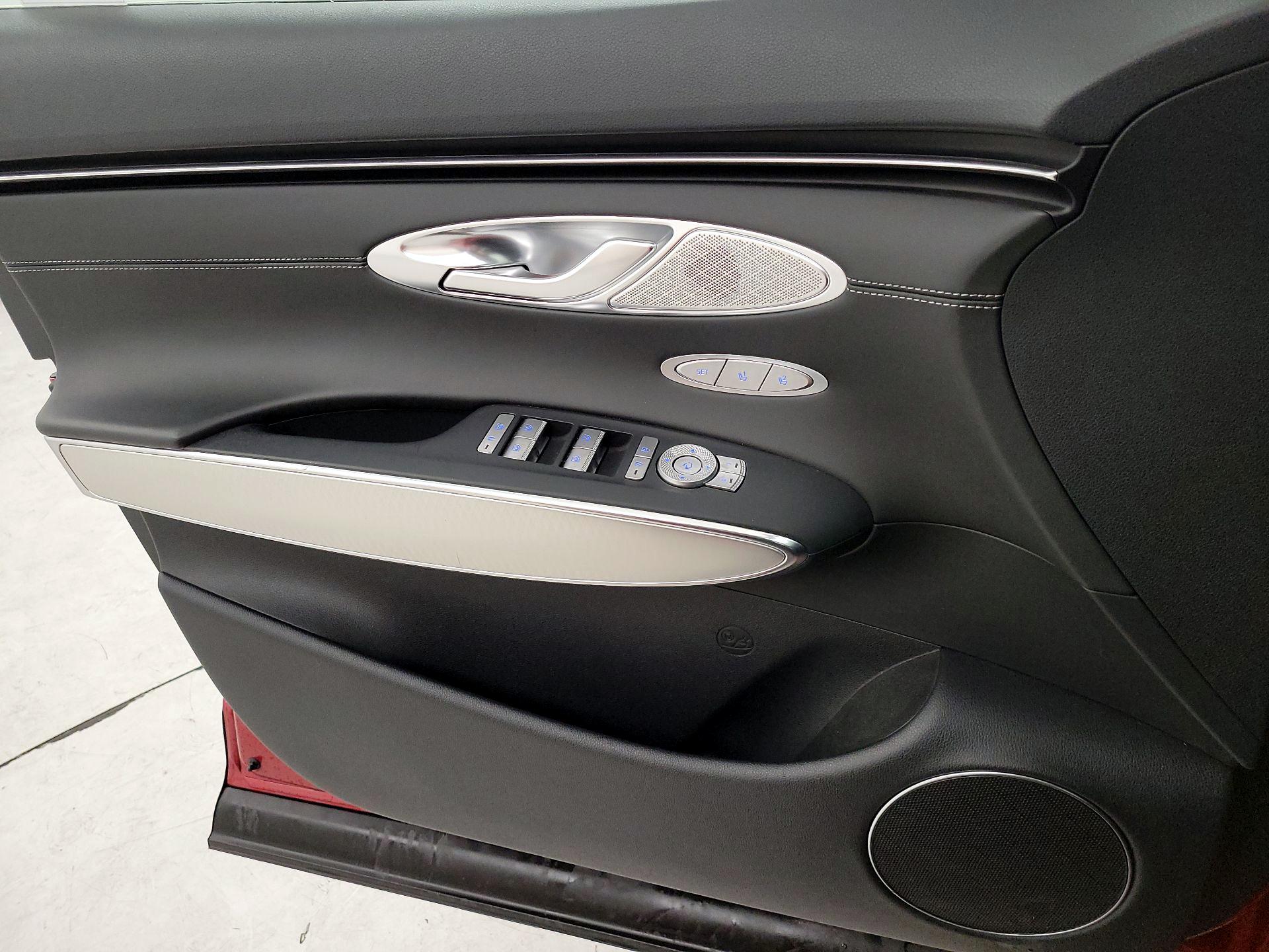 Thumbnail: 2023 Genesis GV70 - 12