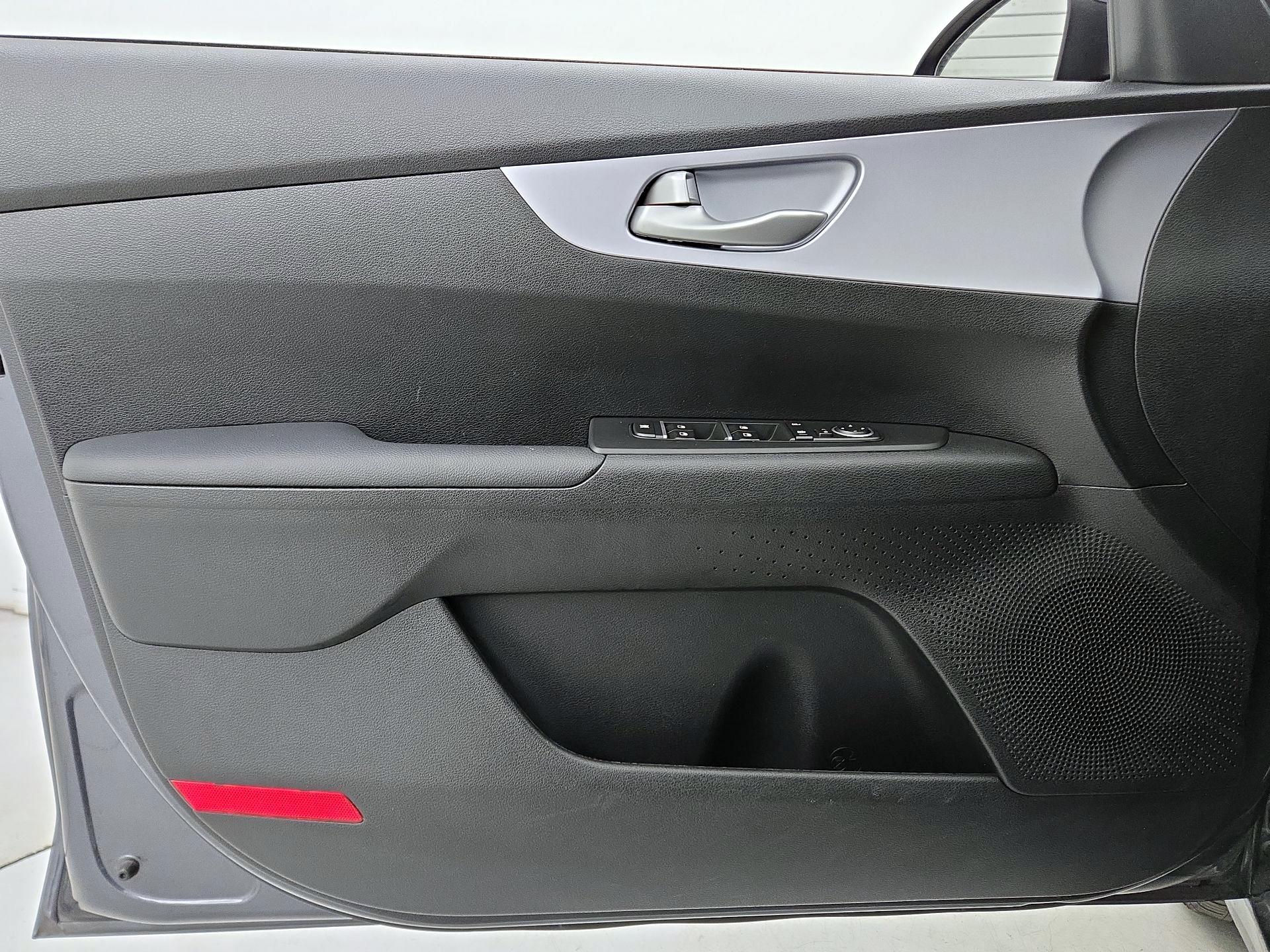 Thumbnail: 2024 Kia Forte - 12