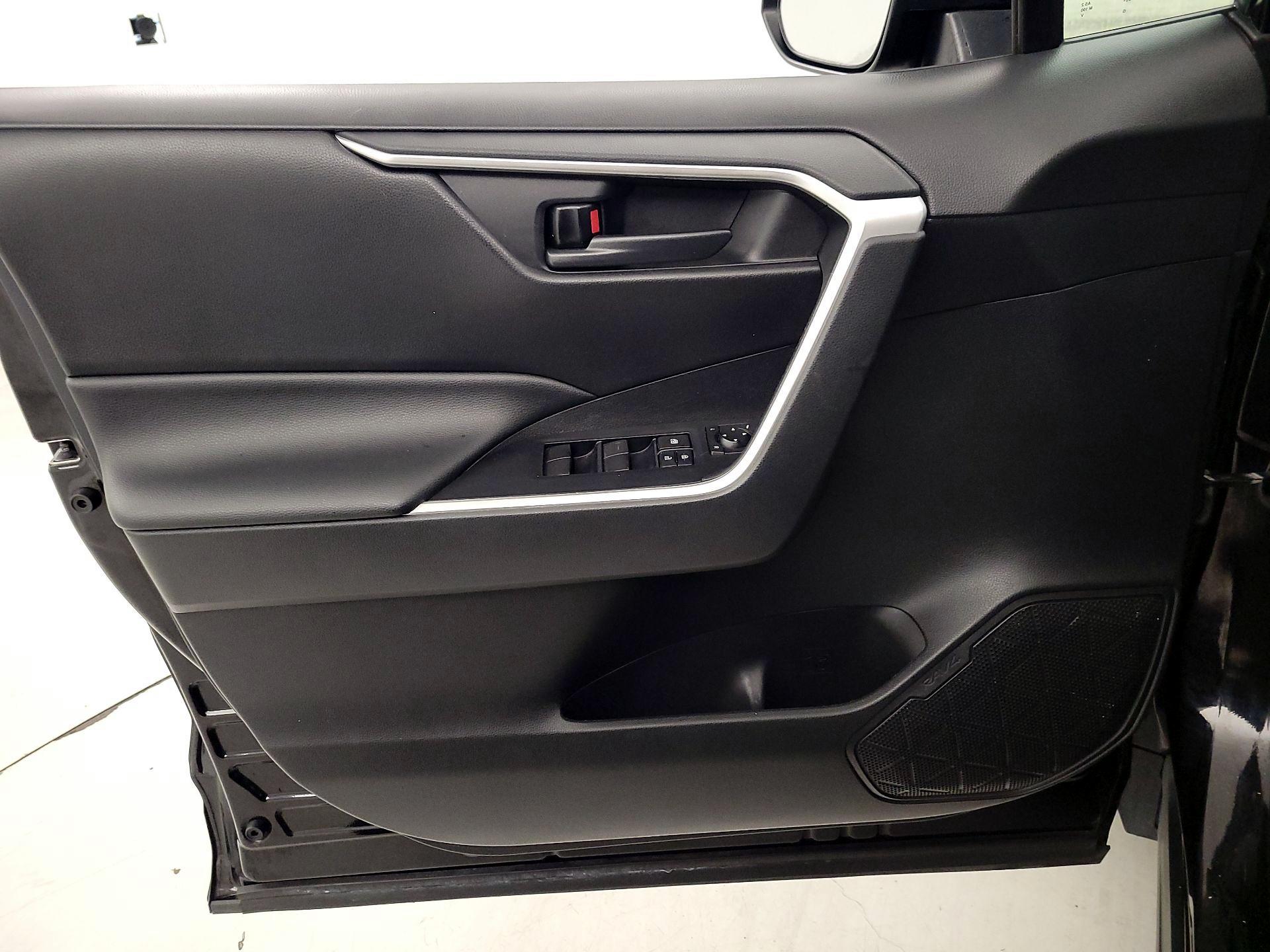 Thumbnail: 2021 Toyota RAV4 - 12