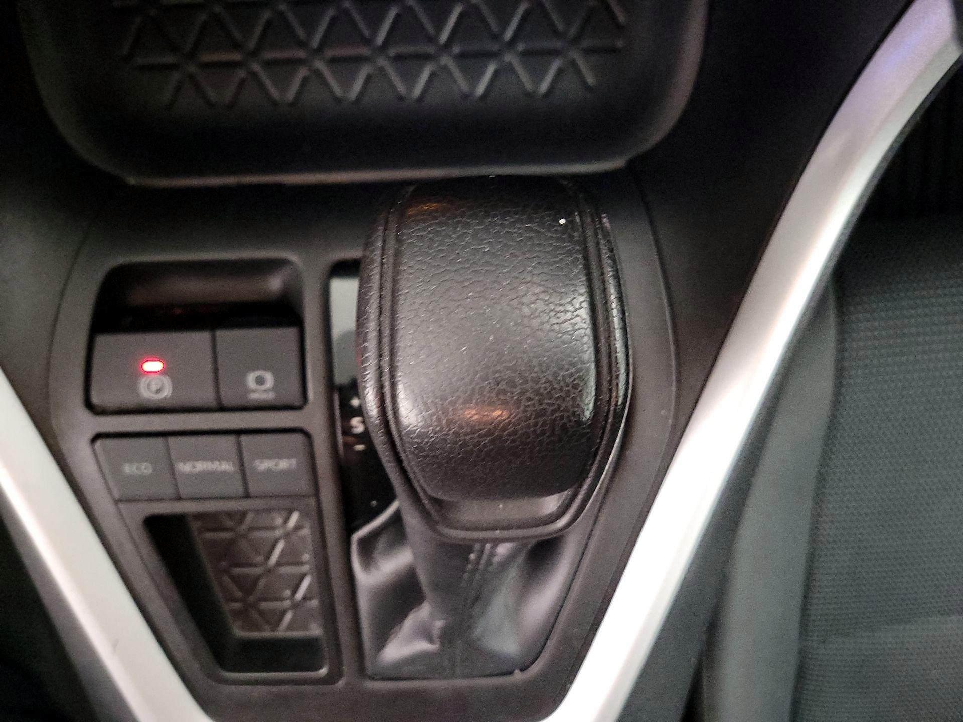 Thumbnail: 2021 Toyota RAV4 - 17