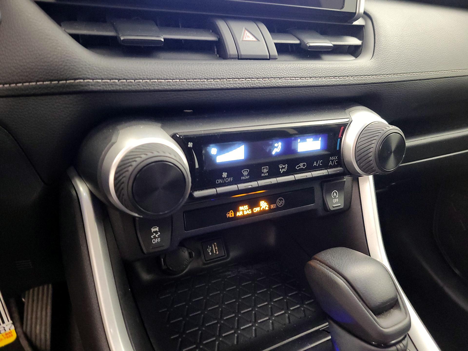 Thumbnail: 2024 Toyota RAV4 - 17