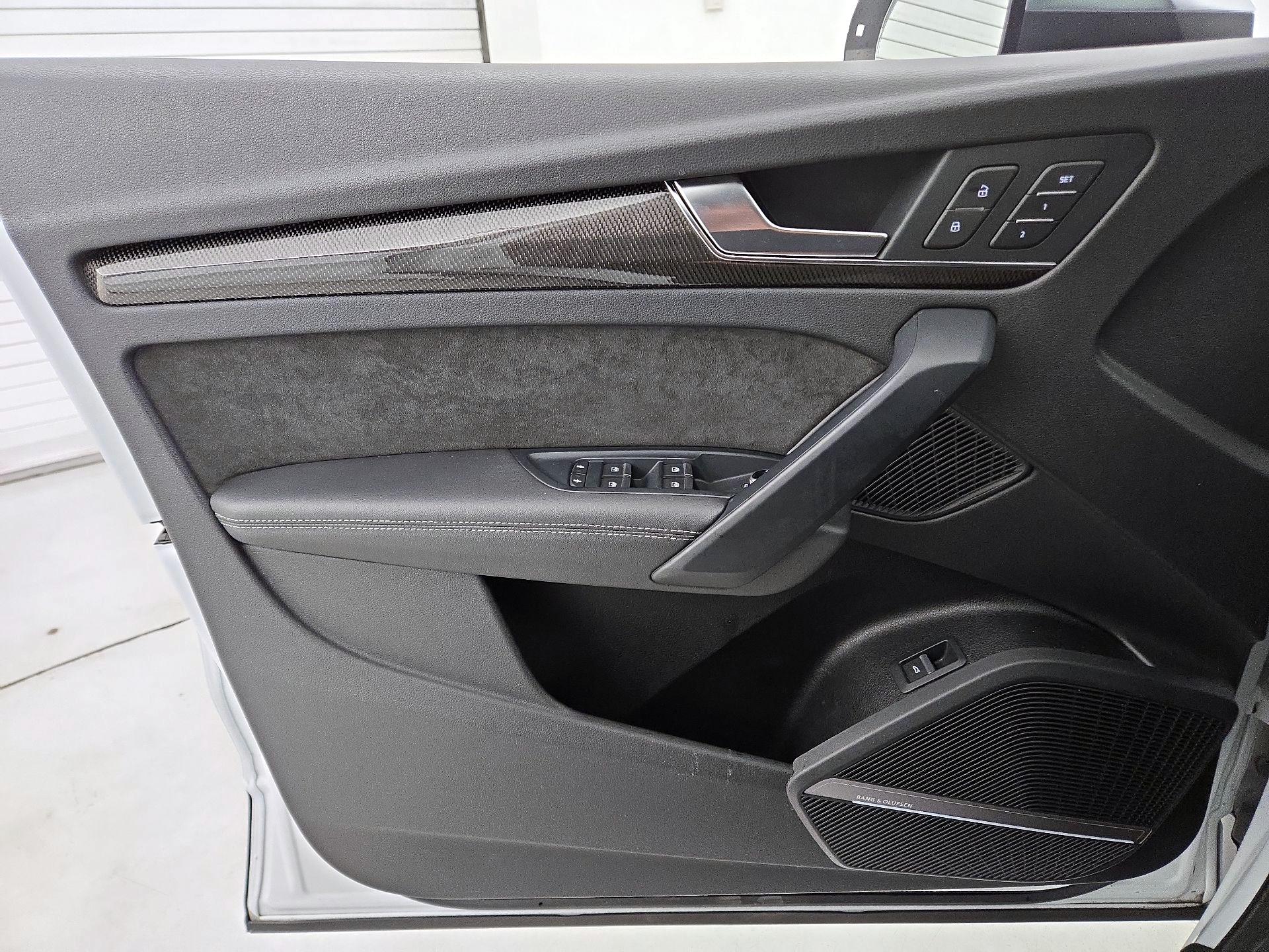 Thumbnail: 2020 Audi SQ5 - 12