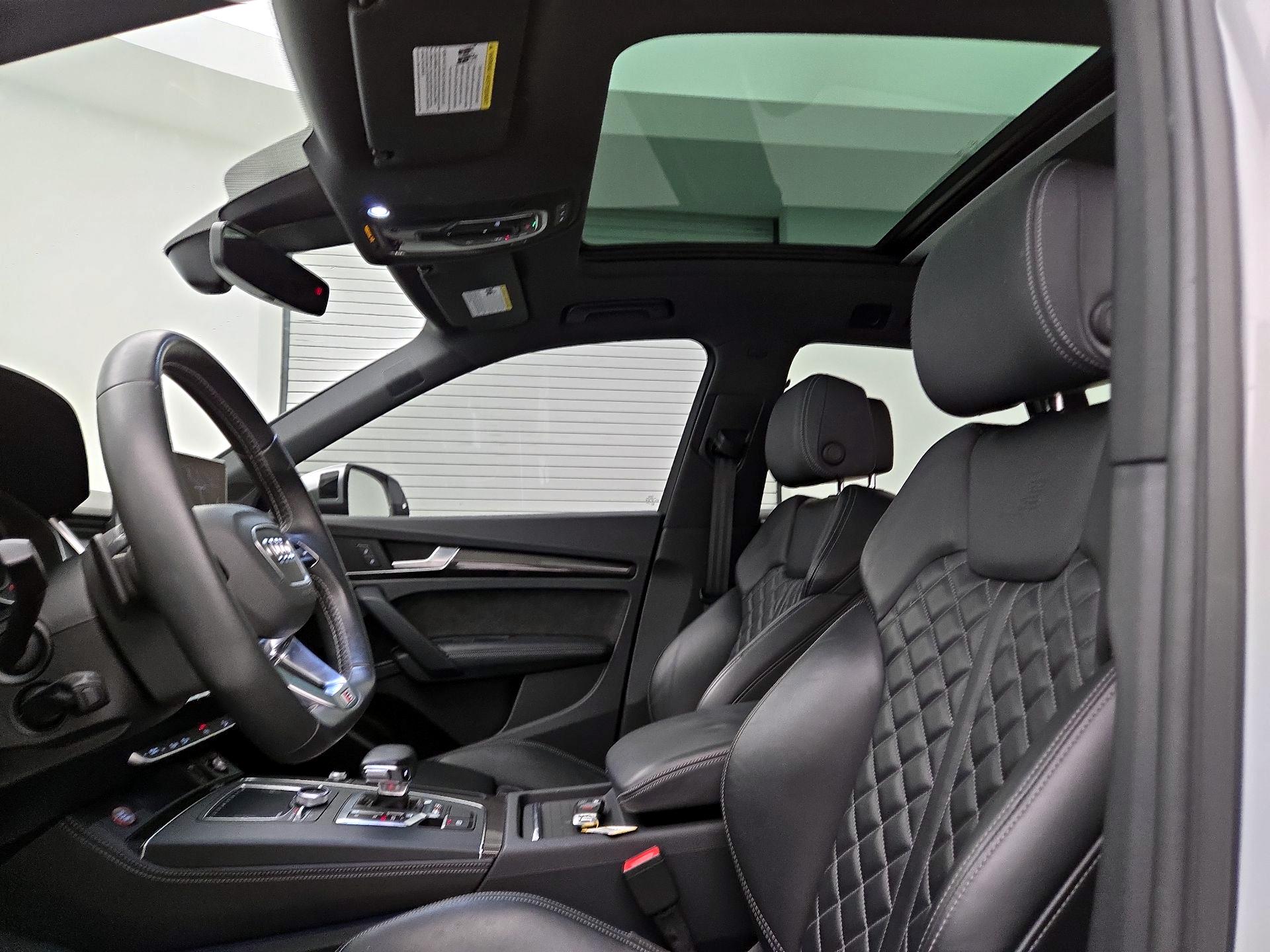 Thumbnail: 2020 Audi SQ5 - 20