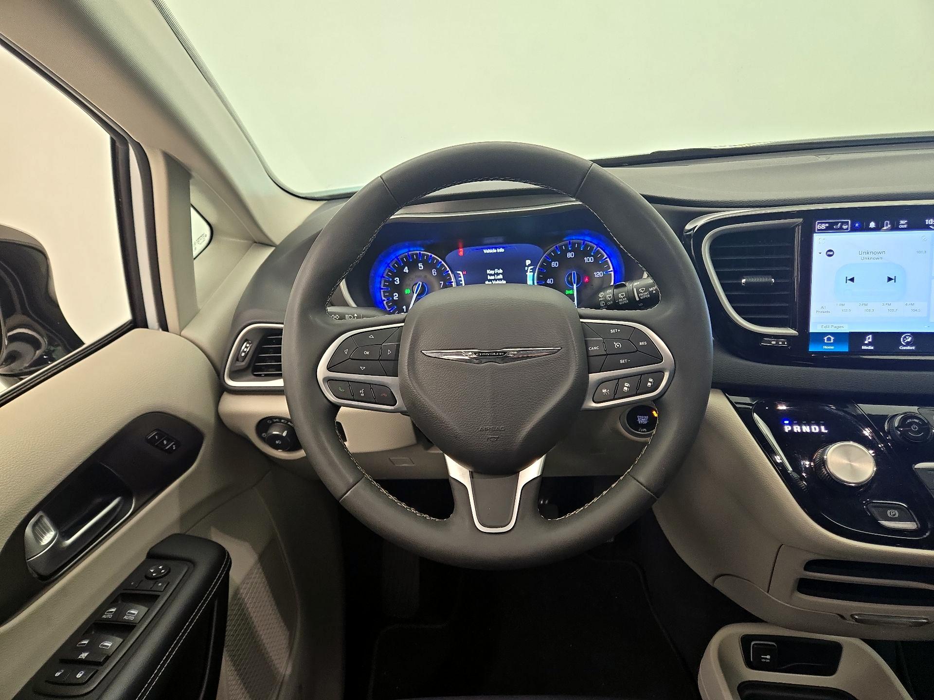 Thumbnail: 2024 Chrysler Pacifica - 10