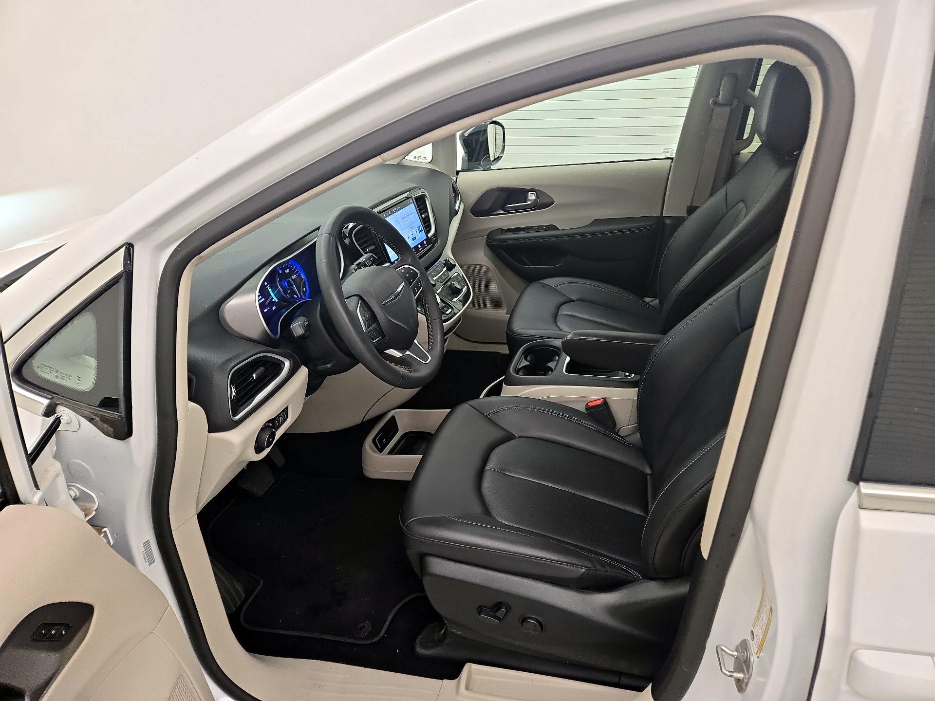 Thumbnail: 2024 Chrysler Pacifica - 11