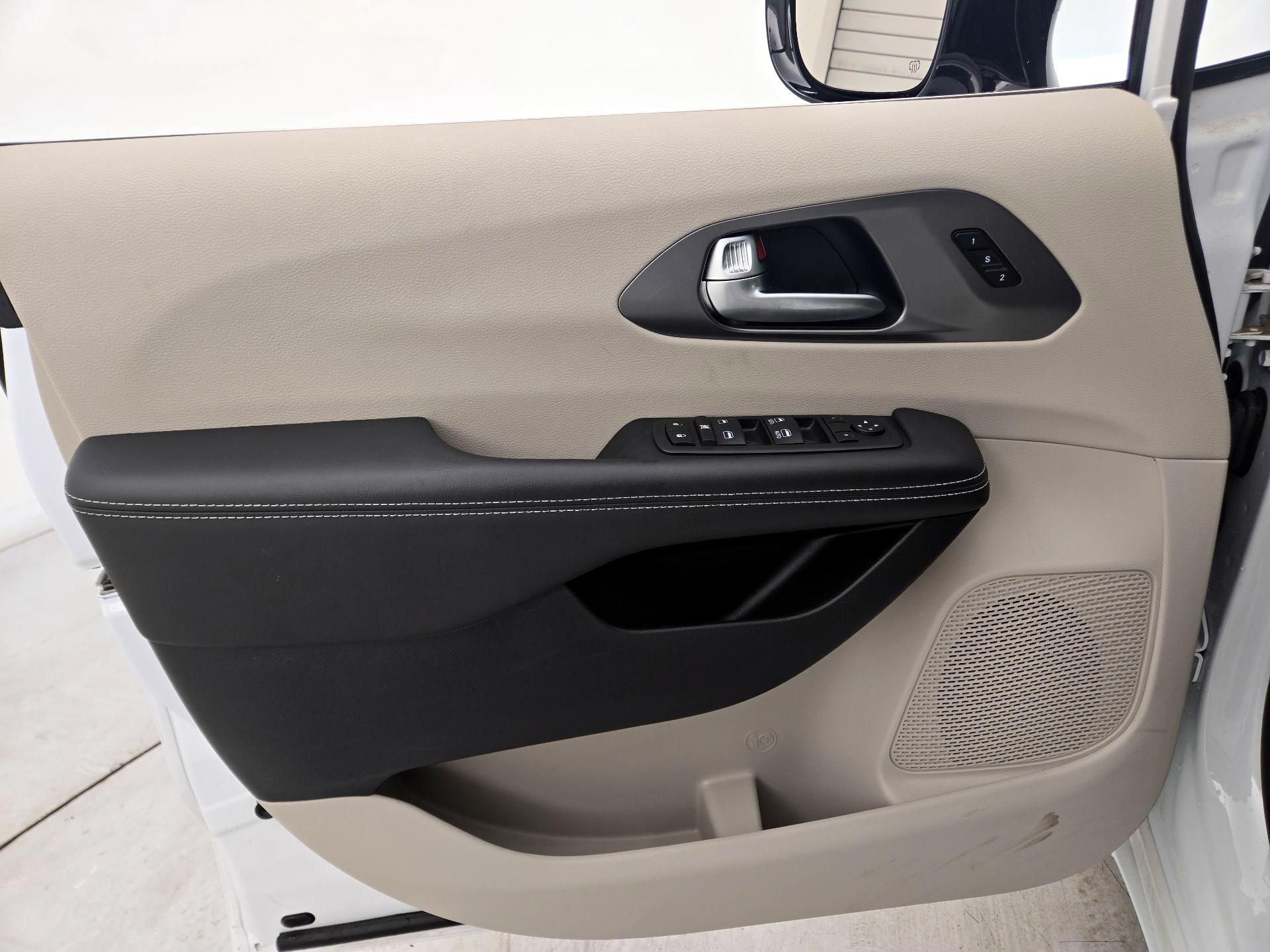 Thumbnail: 2024 Chrysler Pacifica - 12