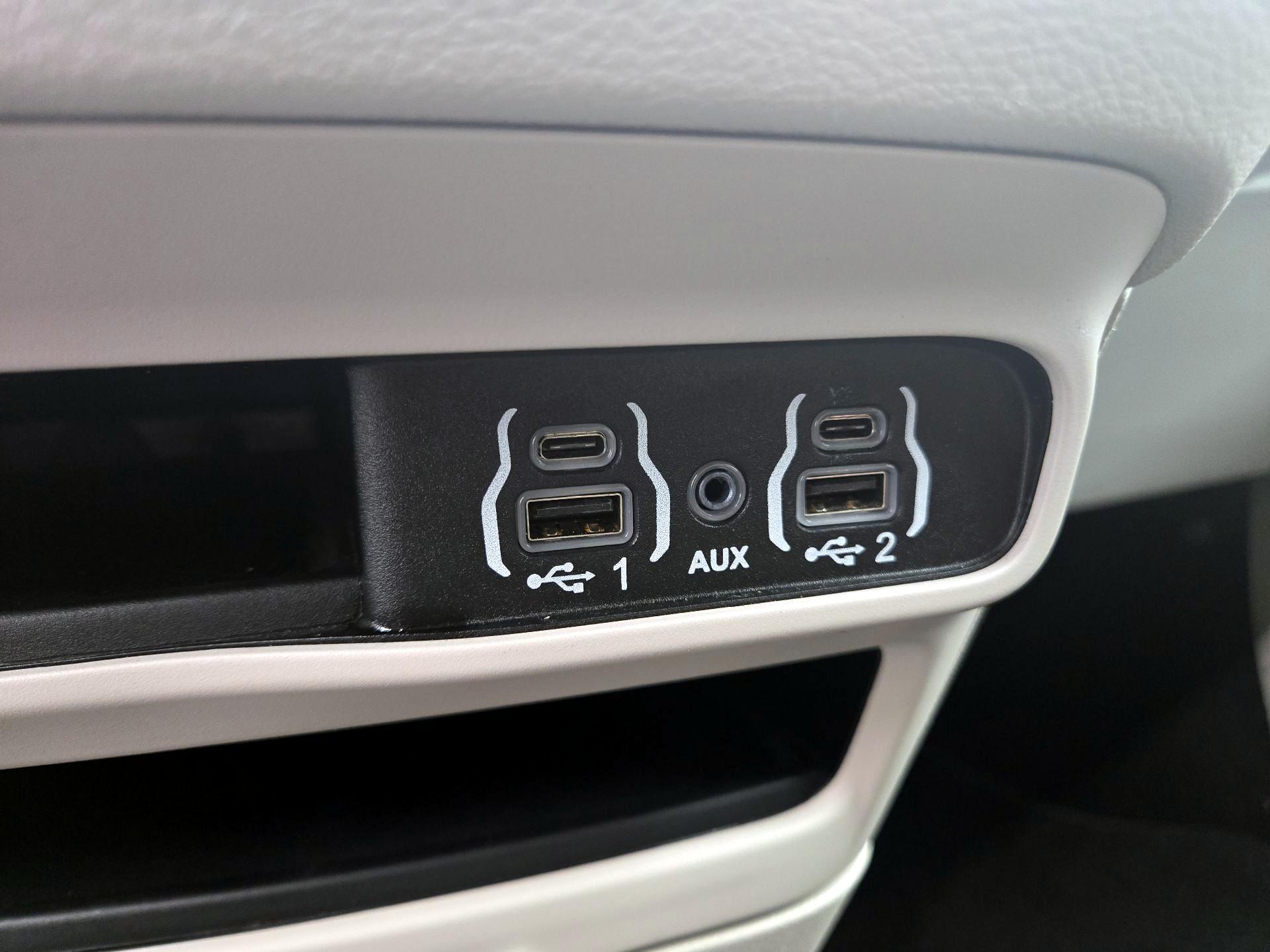 Thumbnail: 2024 Chrysler Pacifica - 18