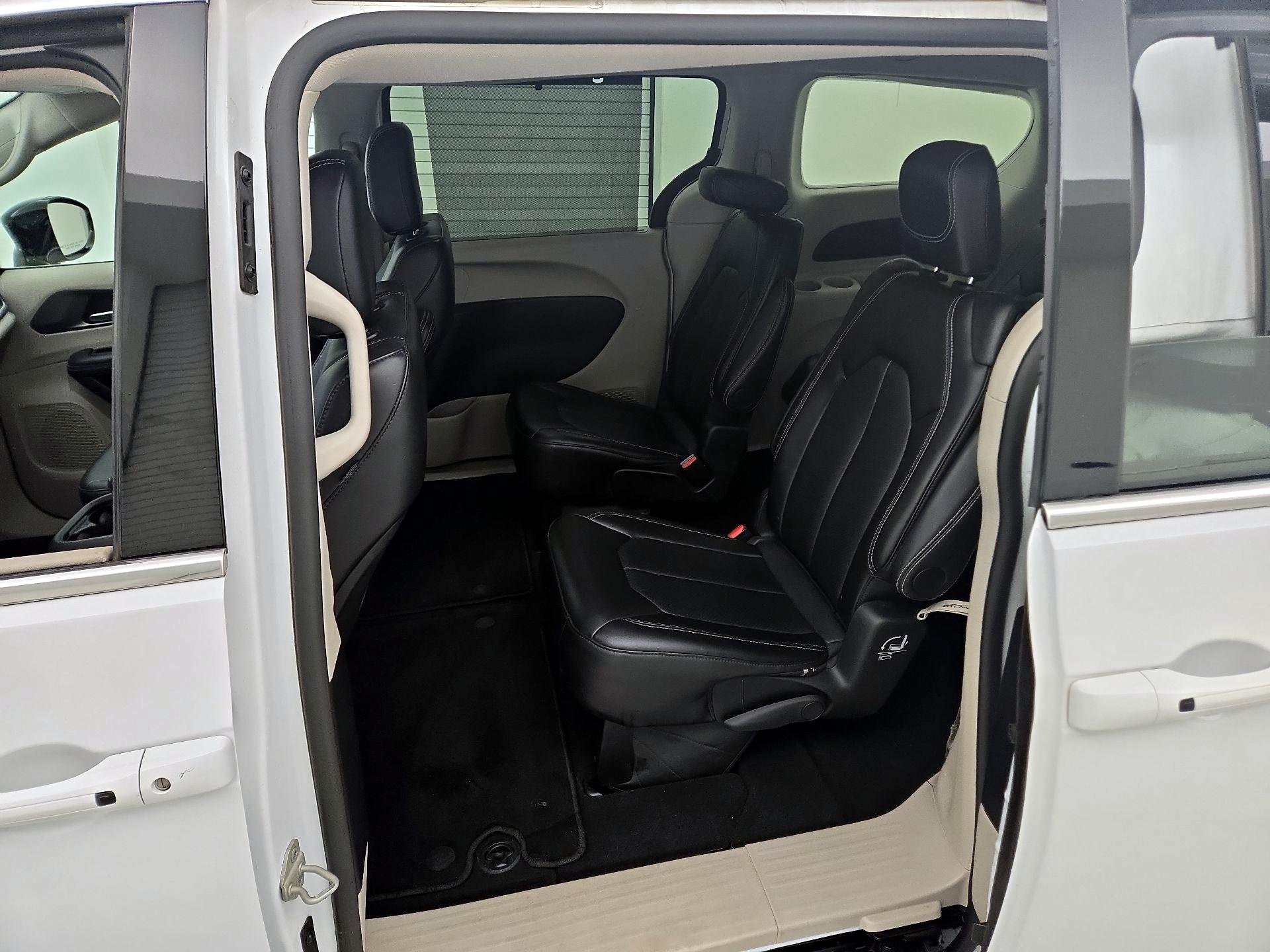 Thumbnail: 2024 Chrysler Pacifica - 19