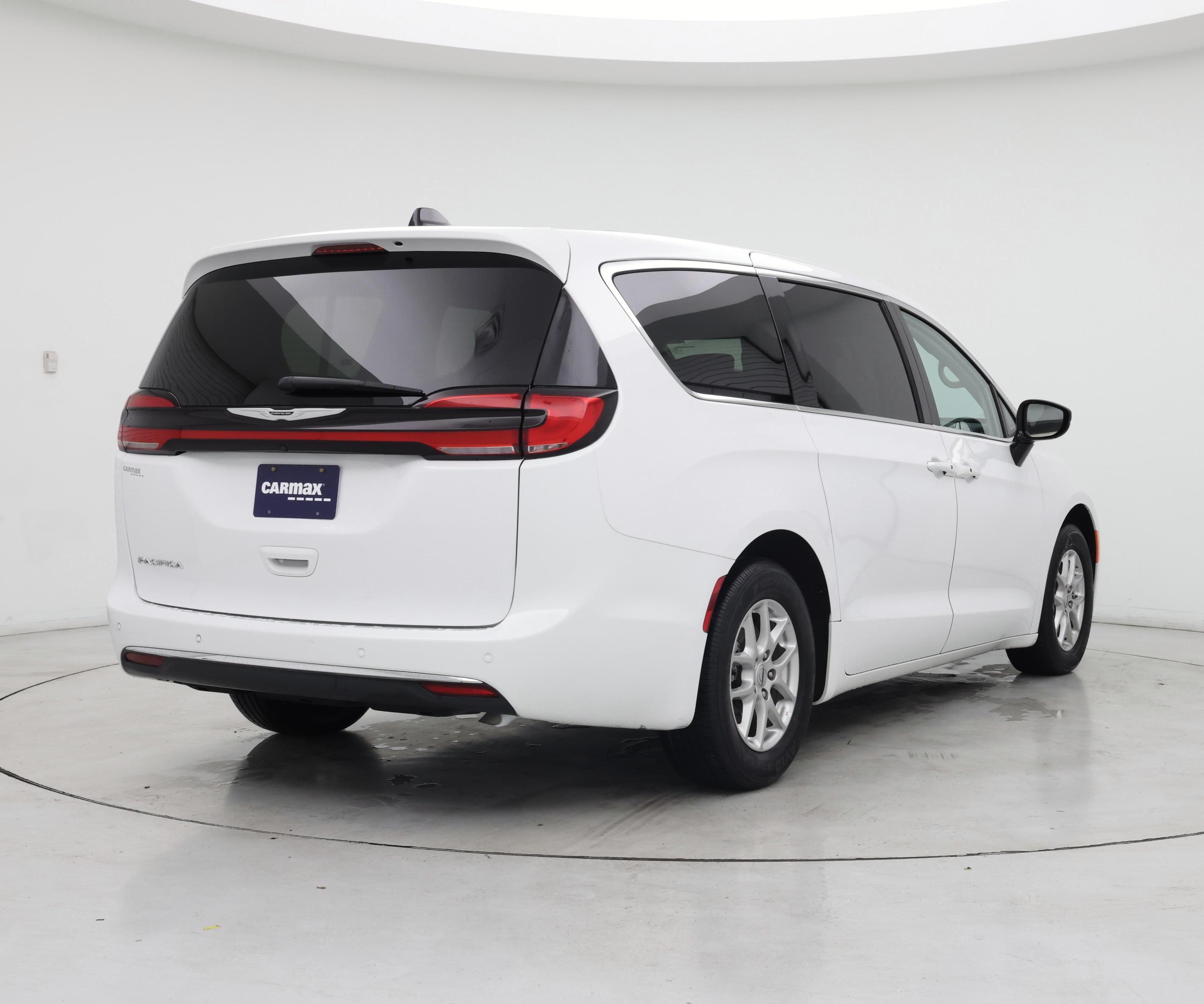 Thumbnail: 2024 Chrysler Pacifica - 8